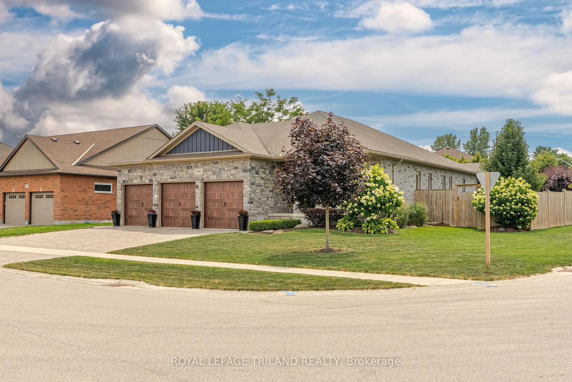 Photo 5 of 296 Dufferin Street, Central Elgin, Belmont — HOMEH