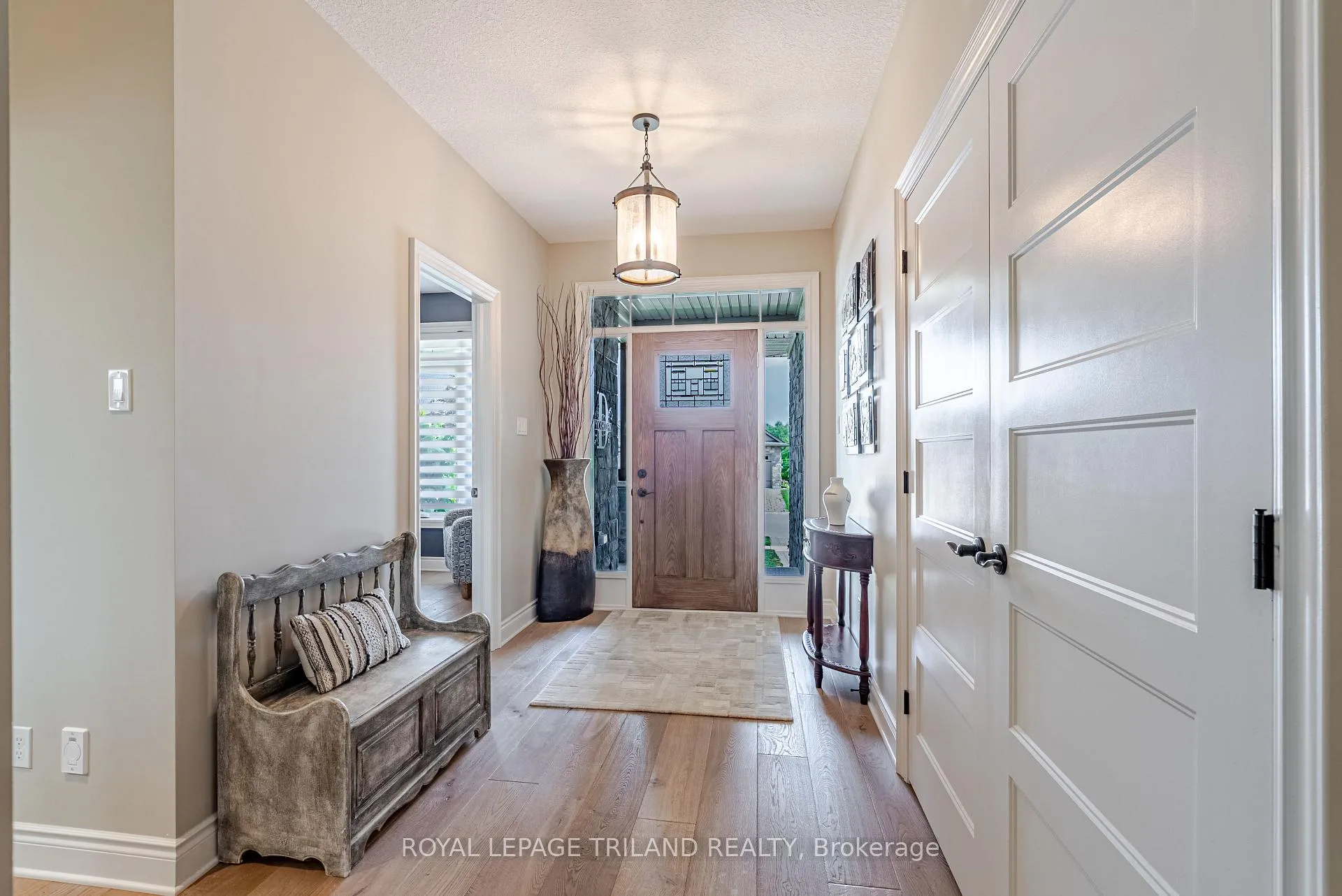 Photo 6 of 296 Dufferin Street, Central Elgin, Belmont — HOMEH