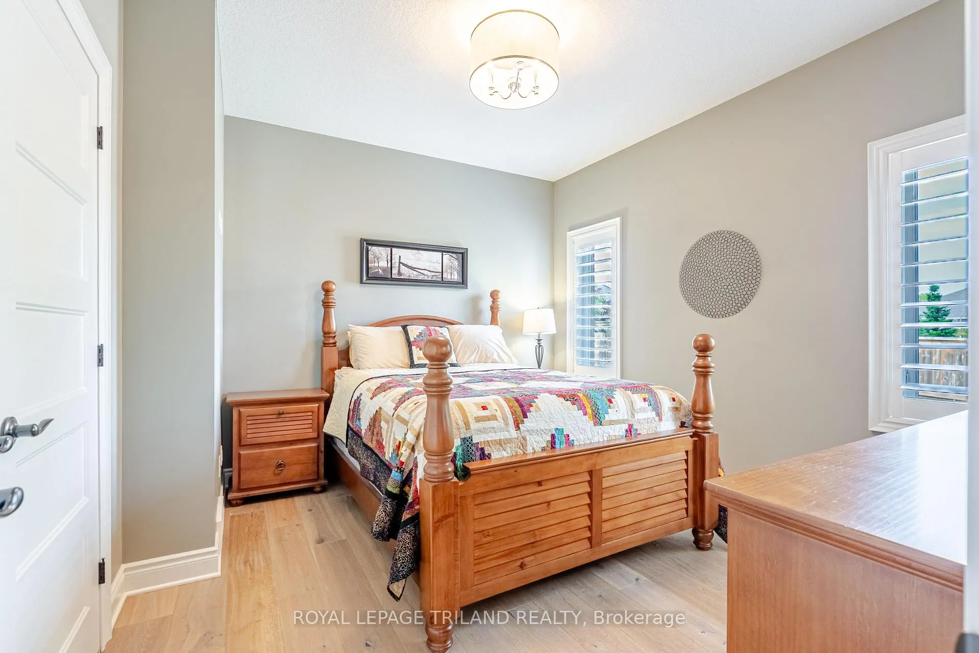 Photo 10 of 296 Dufferin Street, Central Elgin, Belmont — HOMEH