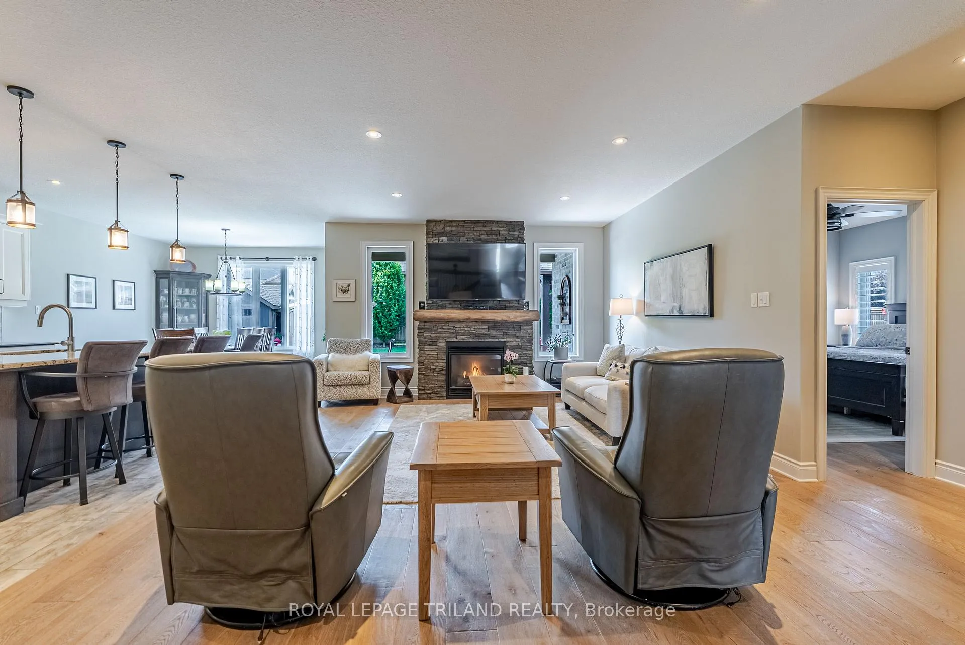 Photo 12 of 296 Dufferin Street, Central Elgin, Belmont — HOMEH