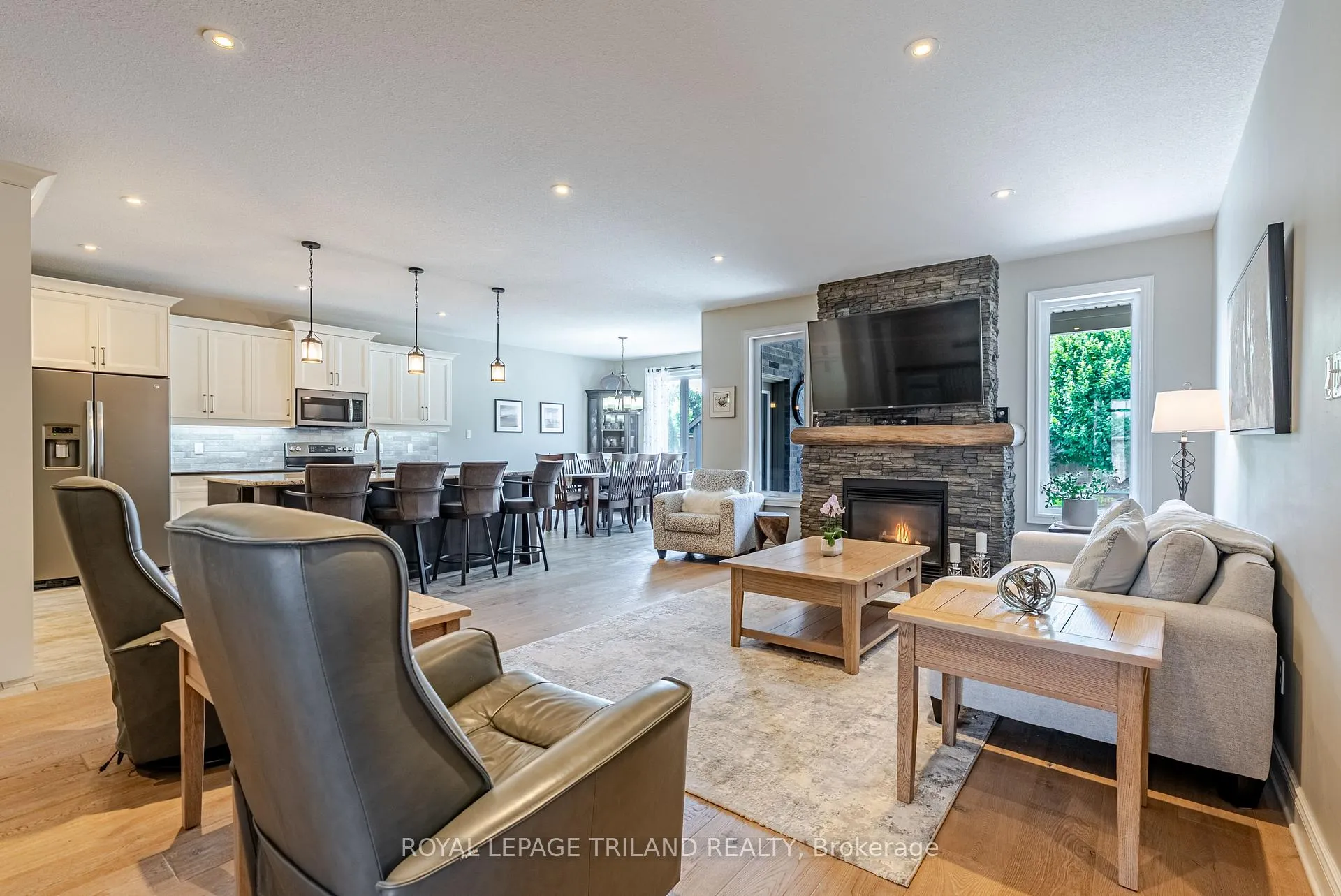 Photo 13 of 296 Dufferin Street, Central Elgin, Belmont — HOMEH