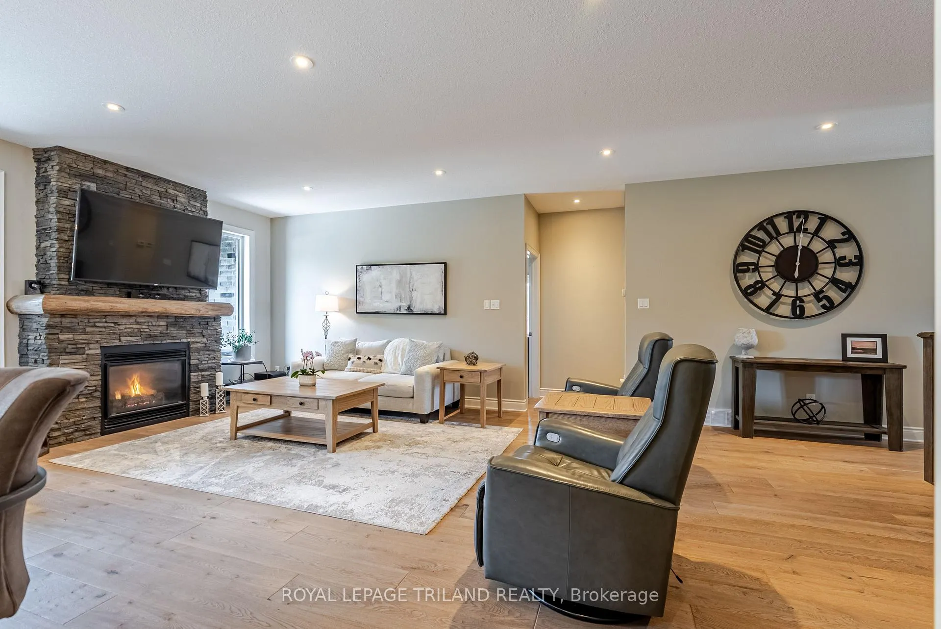 Photo 14 of 296 Dufferin Street, Central Elgin, Belmont — HOMEH