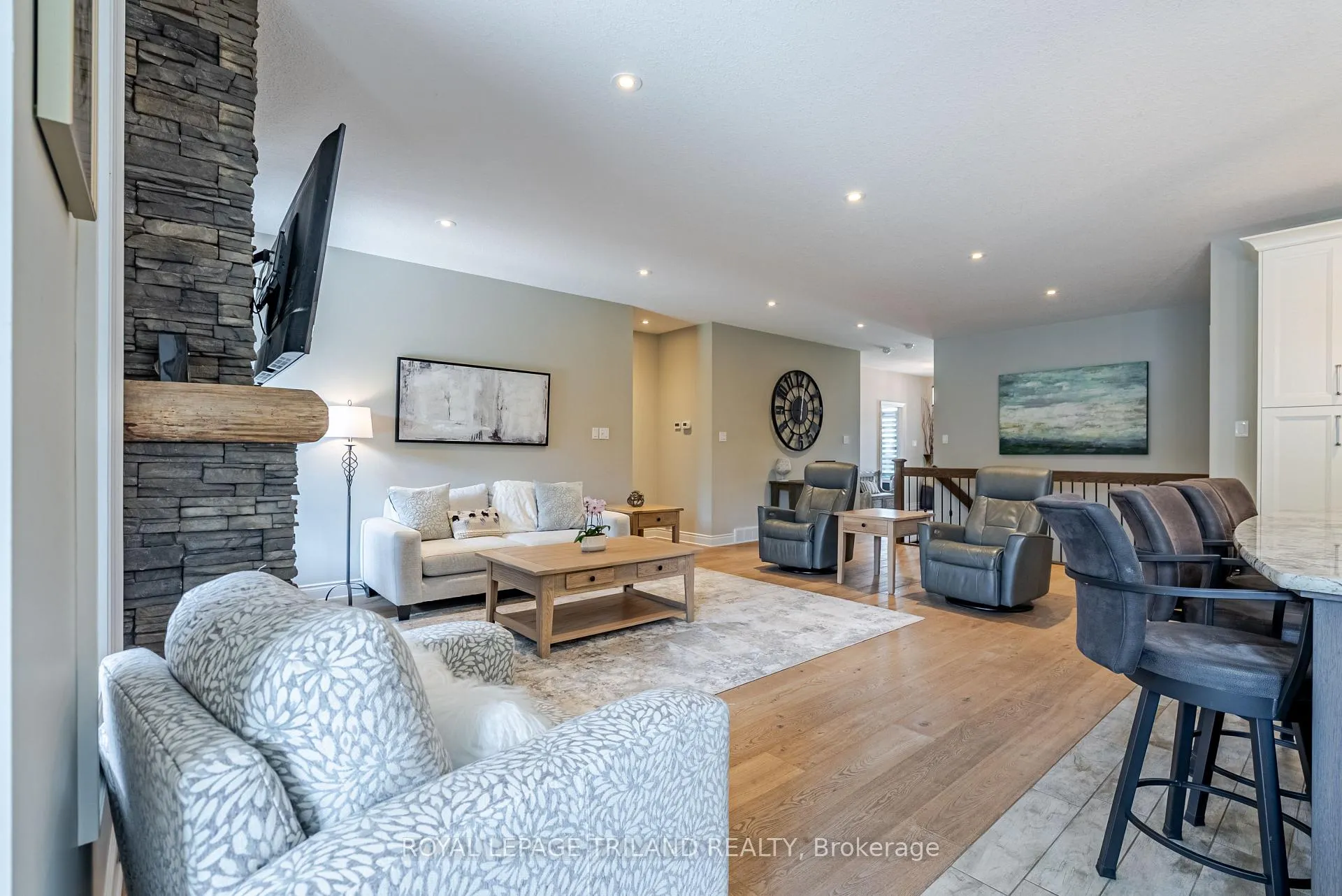 Photo 15 of 296 Dufferin Street, Central Elgin, Belmont — HOMEH