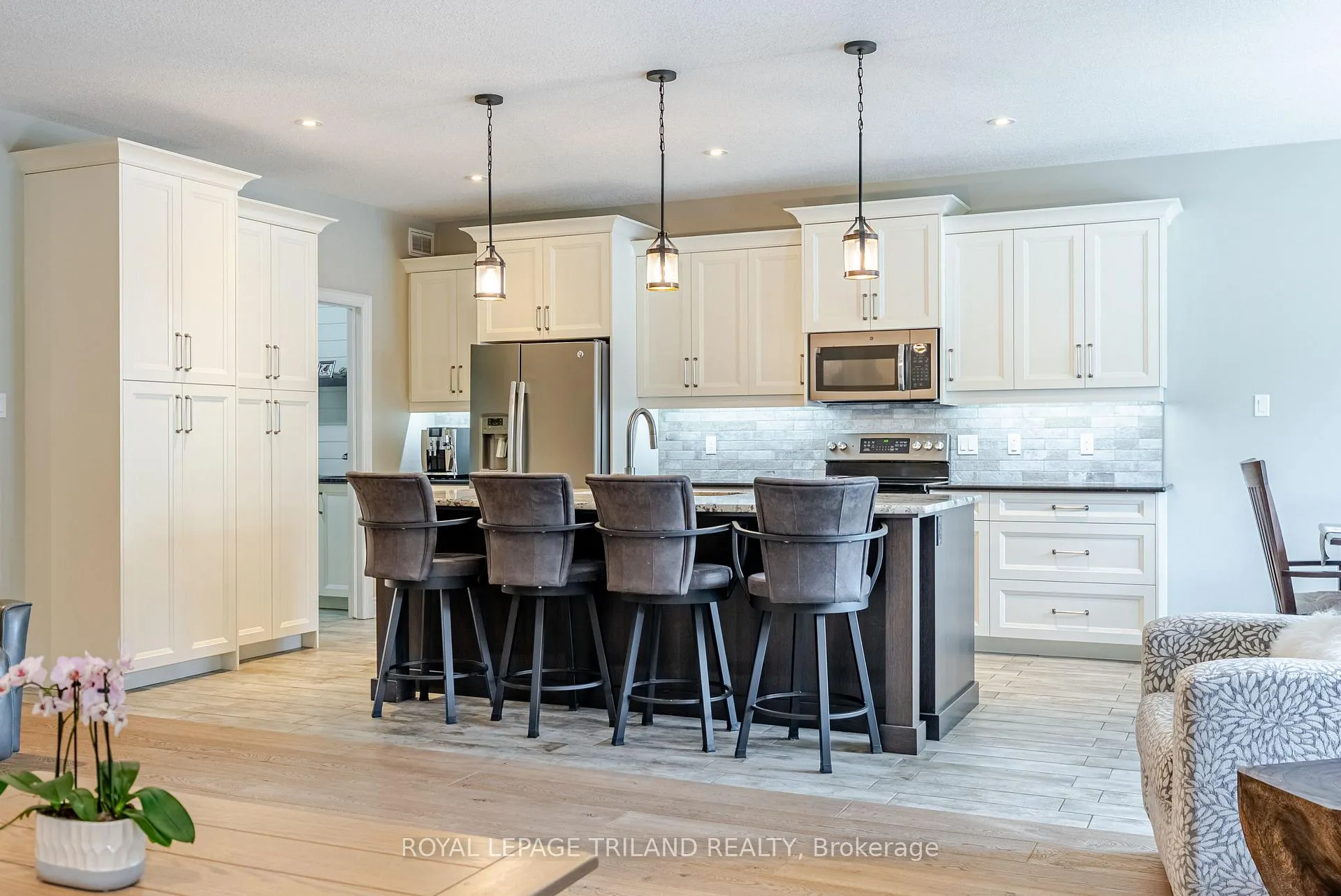 Photo 22 of 296 Dufferin Street, Central Elgin, Belmont — HOMEH
