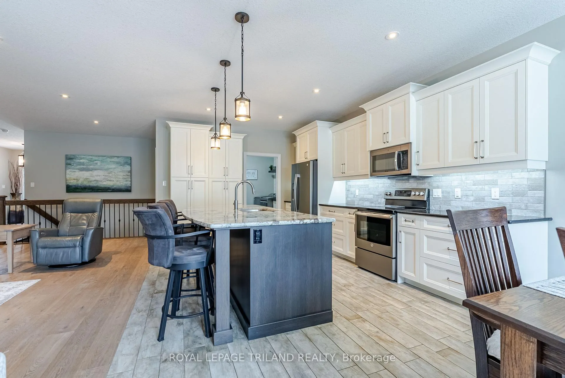 Photo 24 of 296 Dufferin Street, Central Elgin, Belmont — HOMEH
