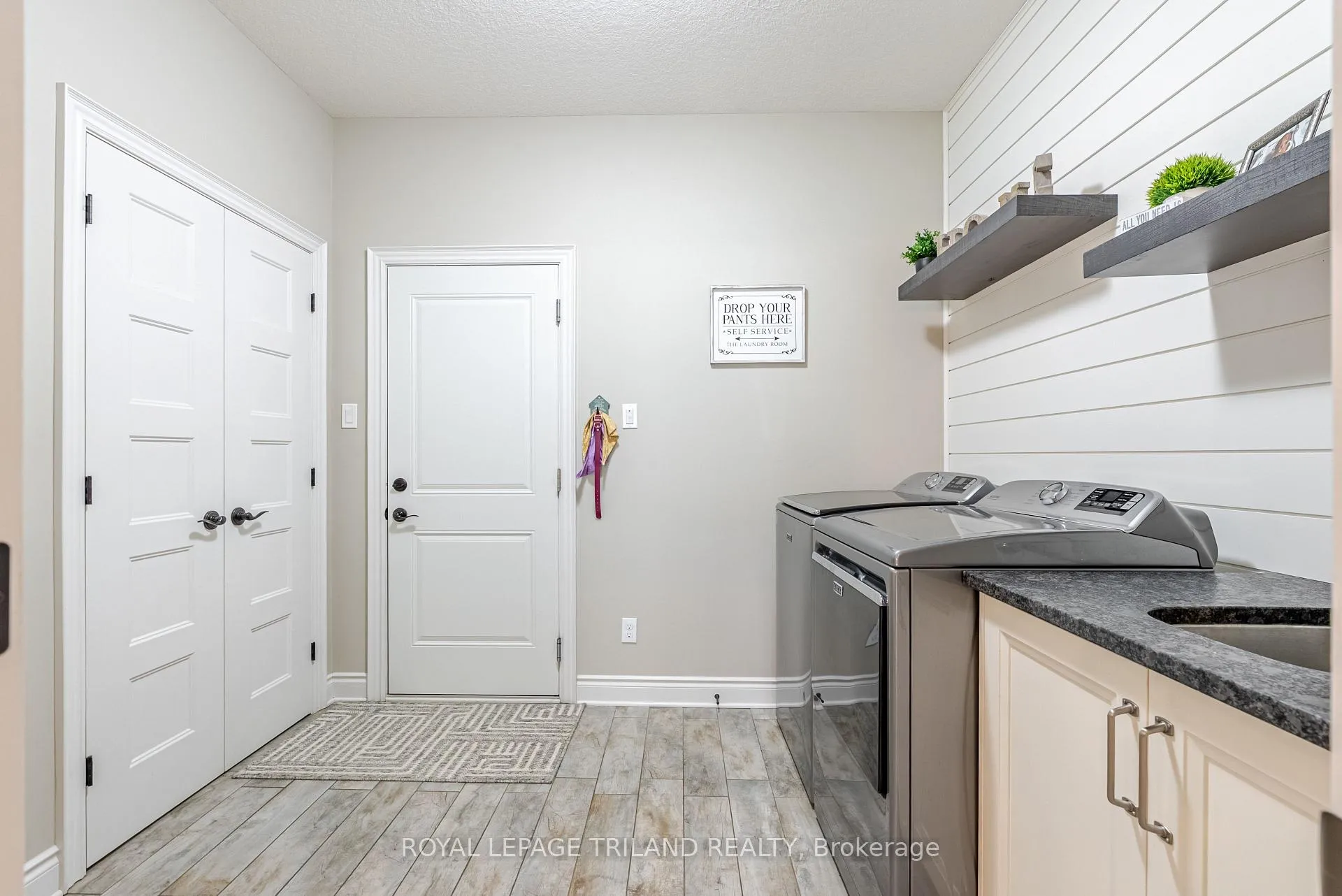 Photo 27 of 296 Dufferin Street, Central Elgin, Belmont — HOMEH