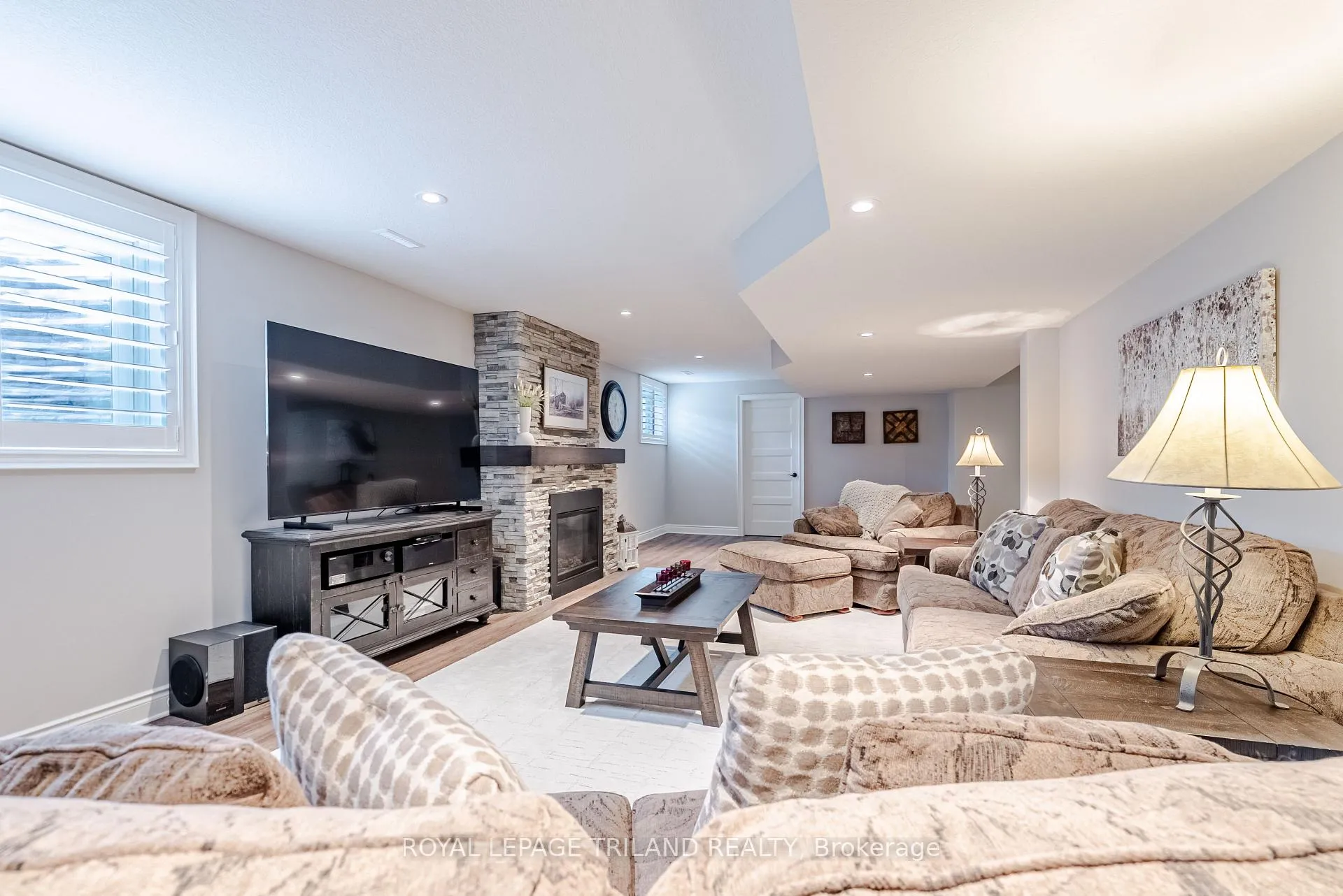 Photo 34 of 296 Dufferin Street, Central Elgin, Belmont — HOMEH
