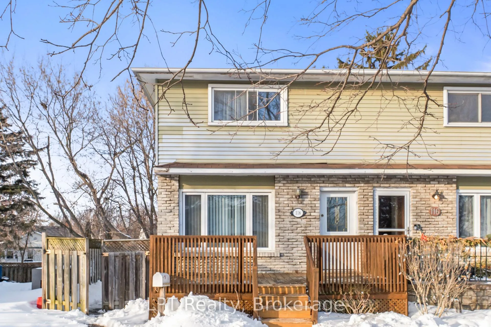 Front of 118 Capreol Court