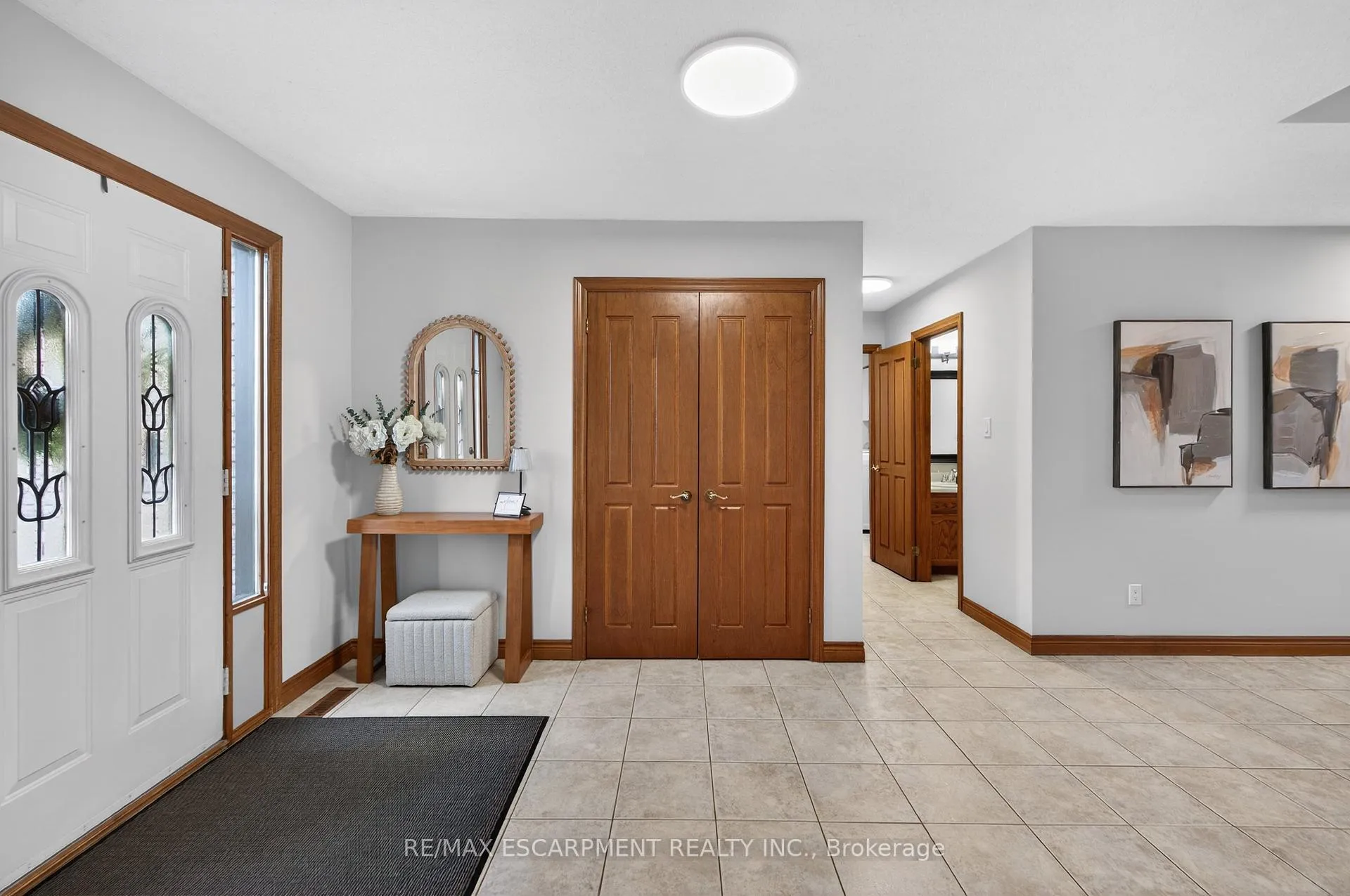 Photo 2 of 47 Sumner Crescent, Grimsby, Grimsby Beach — HOMEH