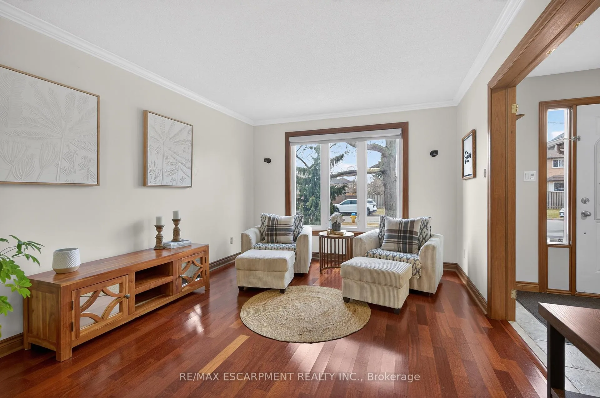 Photo 4 of 47 Sumner Crescent, Grimsby, Grimsby Beach — HOMEH