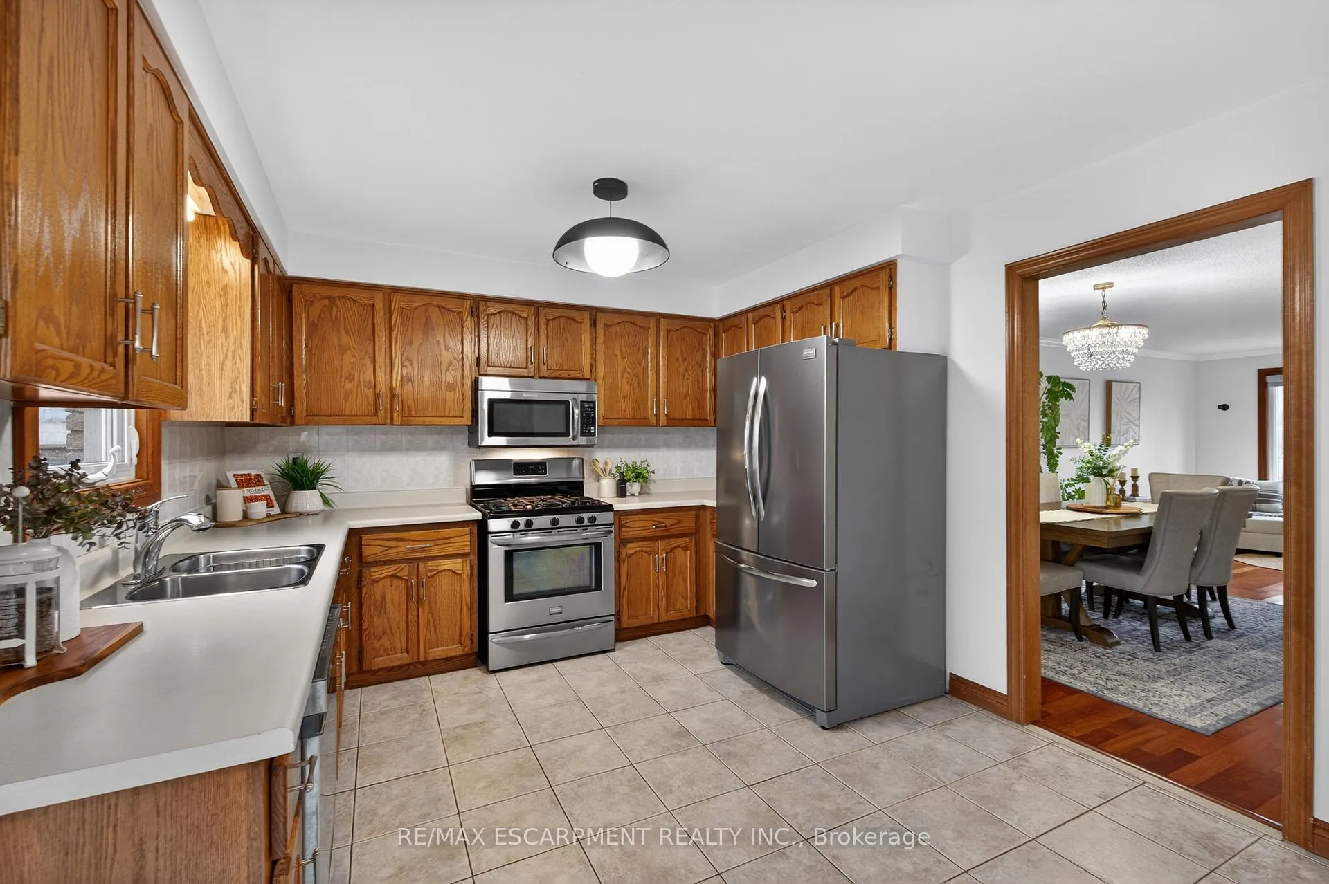 Photo 6 of 47 Sumner Crescent, Grimsby, Grimsby Beach — HOMEH
