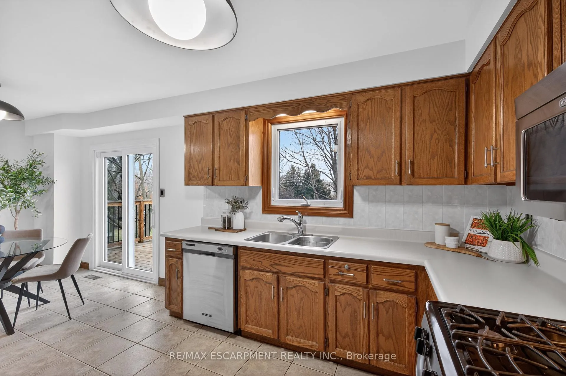 Photo 7 of 47 Sumner Crescent, Grimsby, Grimsby Beach — HOMEH