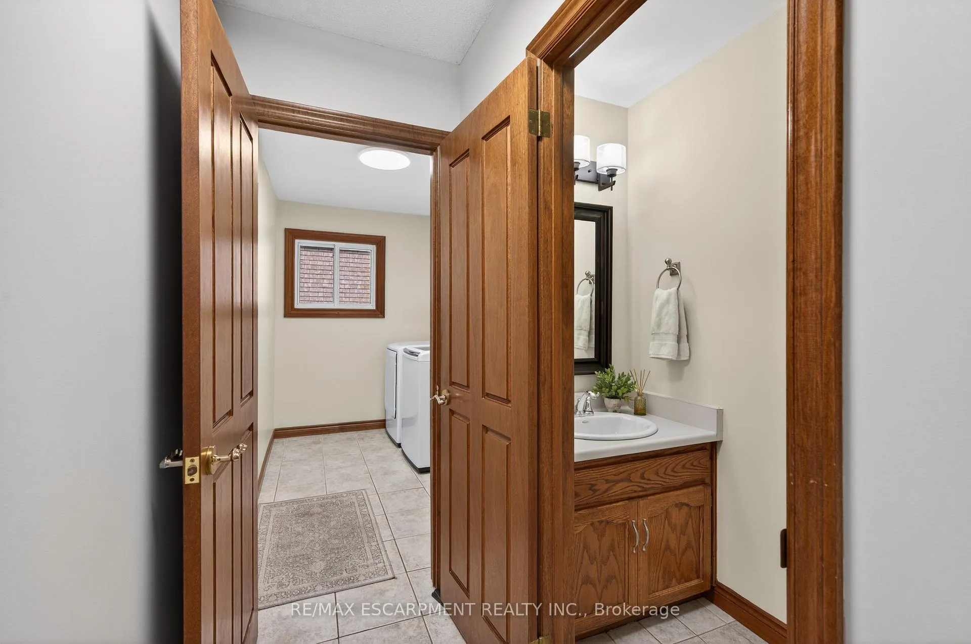 Photo 12 of 47 Sumner Crescent, Grimsby, Grimsby Beach — HOMEH
