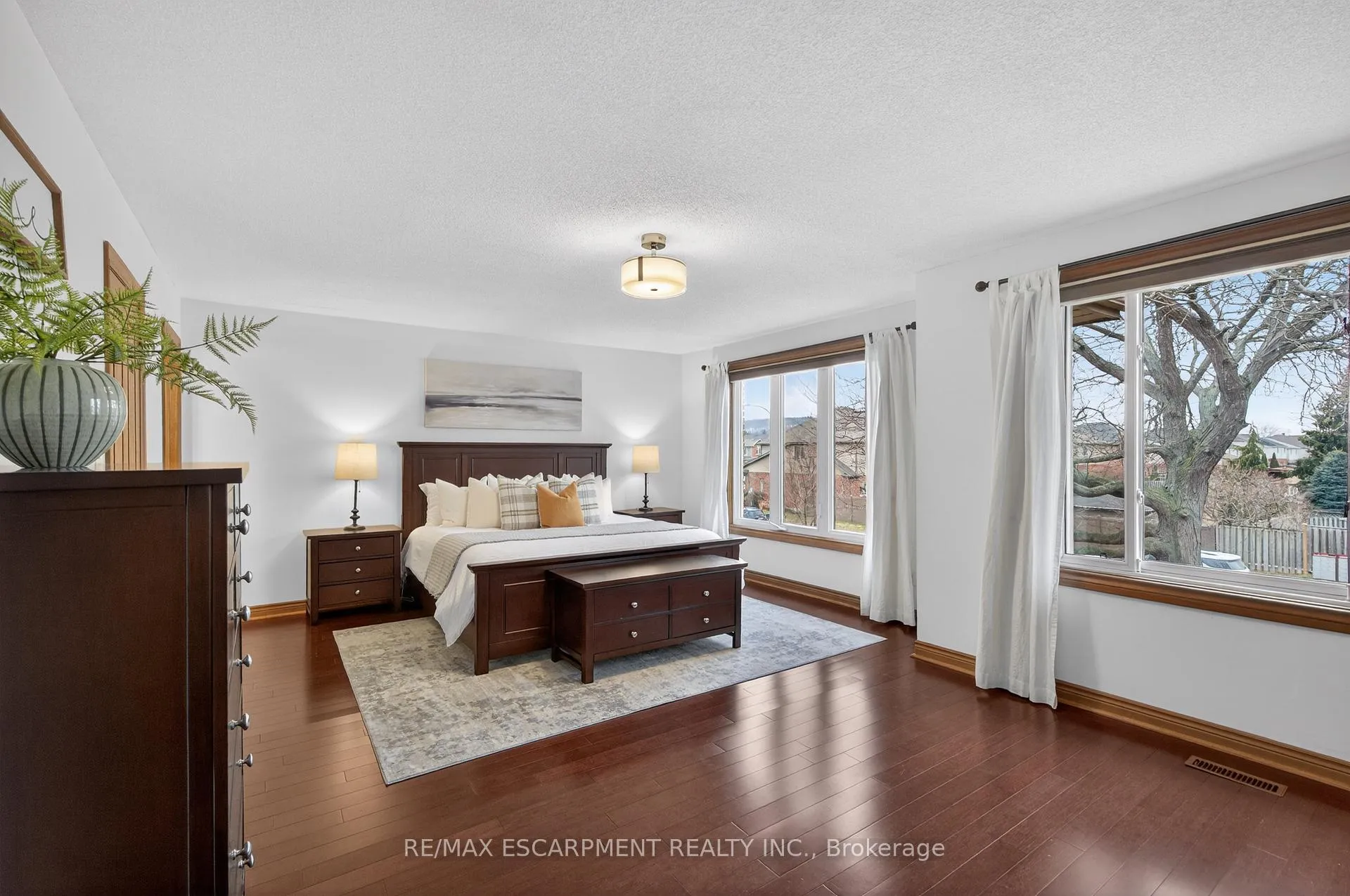 Photo 13 of 47 Sumner Crescent, Grimsby, Grimsby Beach — HOMEH