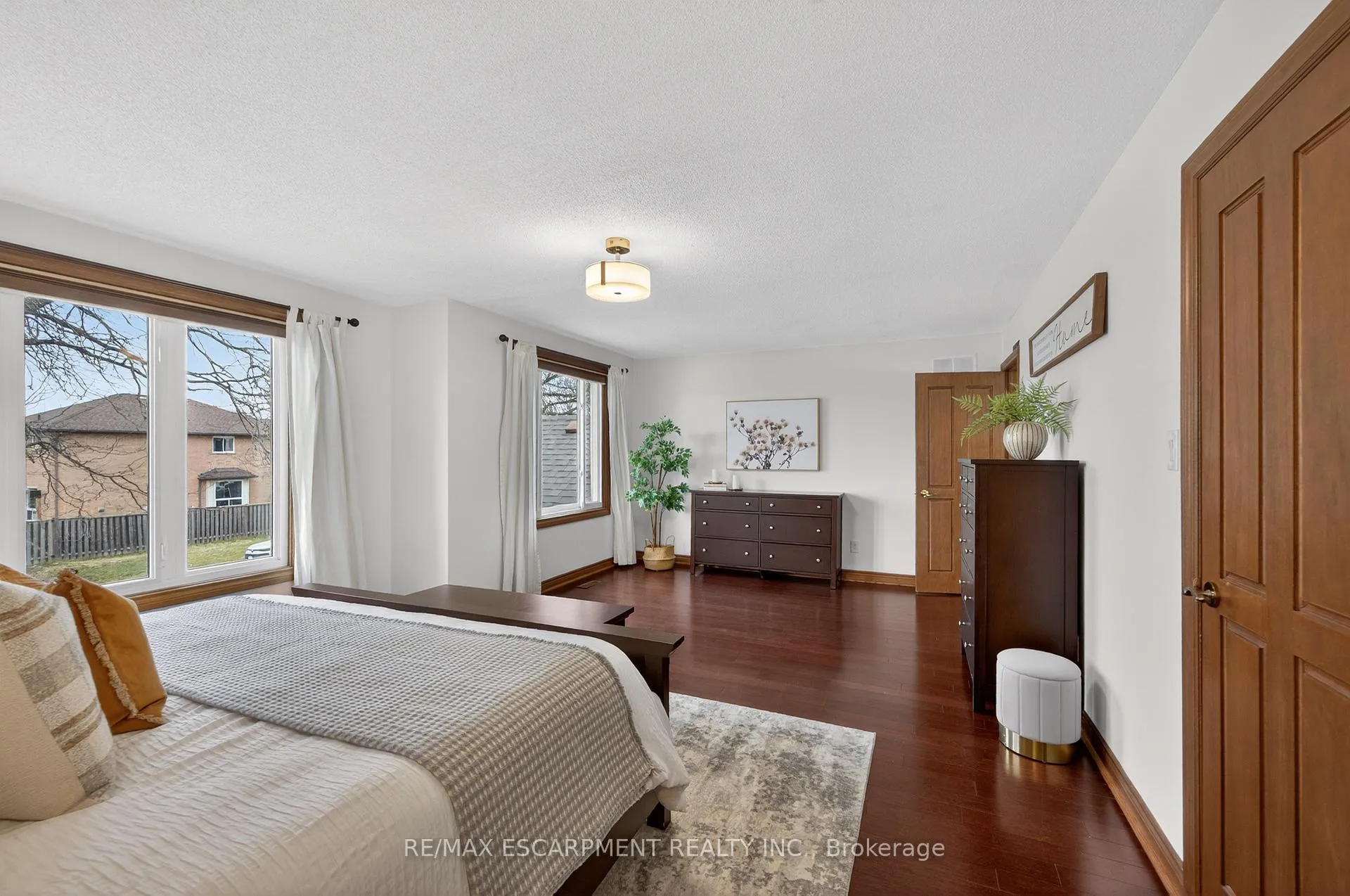 Photo 15 of 47 Sumner Crescent, Grimsby, Grimsby Beach — HOMEH