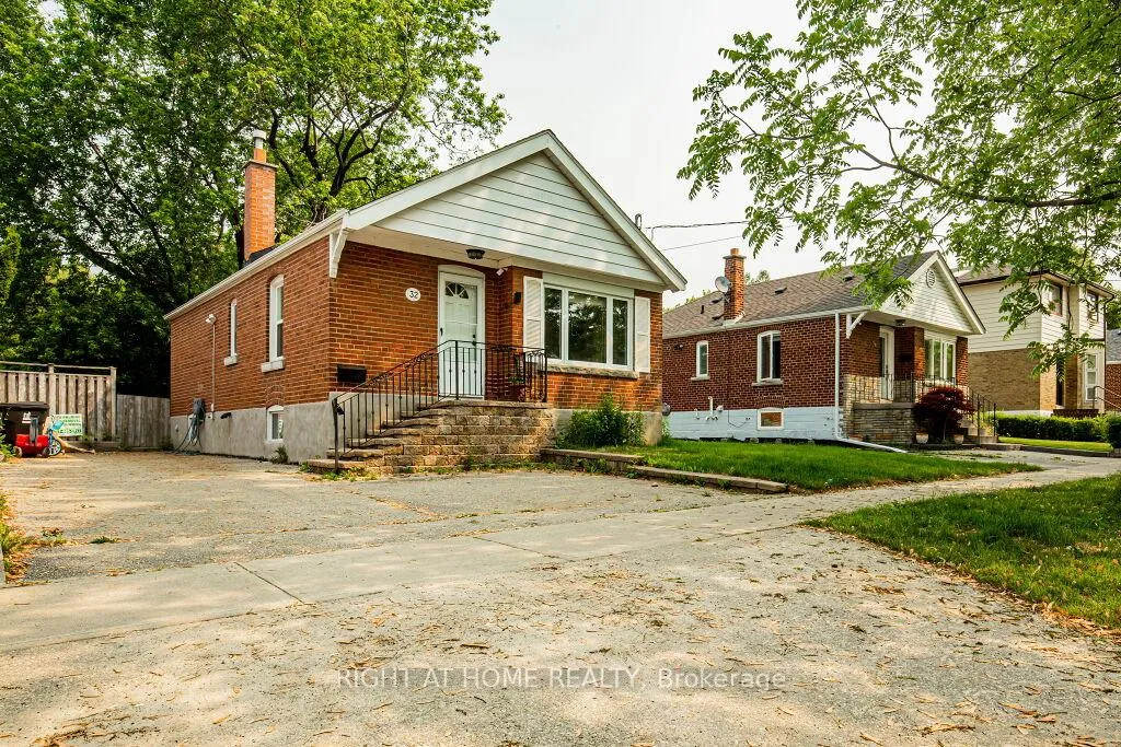 Front of 32 Florens Avenue