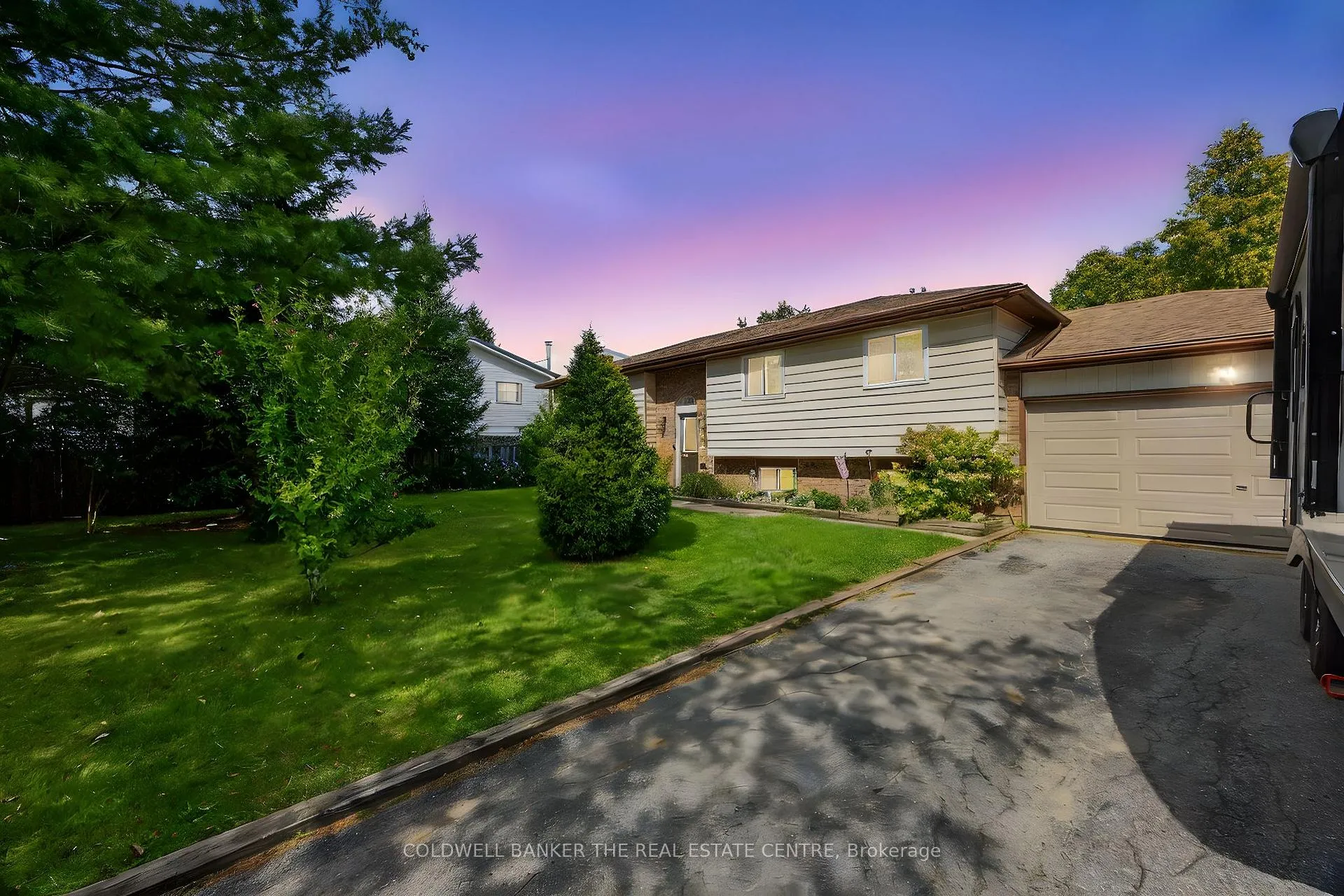 Photo 2 of 928 Blackwoods Avenue, Innisfil, Alcona — HOMEH