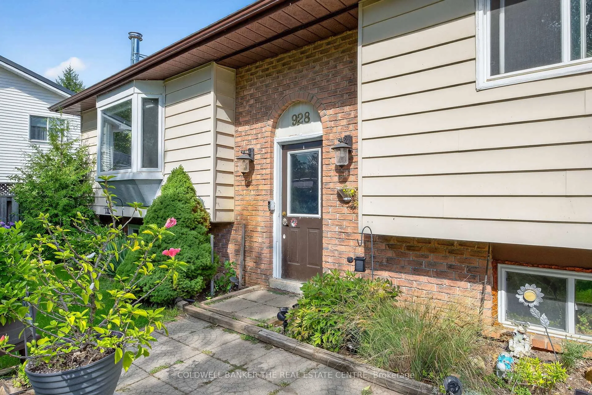 Photo 3 of 928 Blackwoods Avenue, Innisfil, Alcona — HOMEH