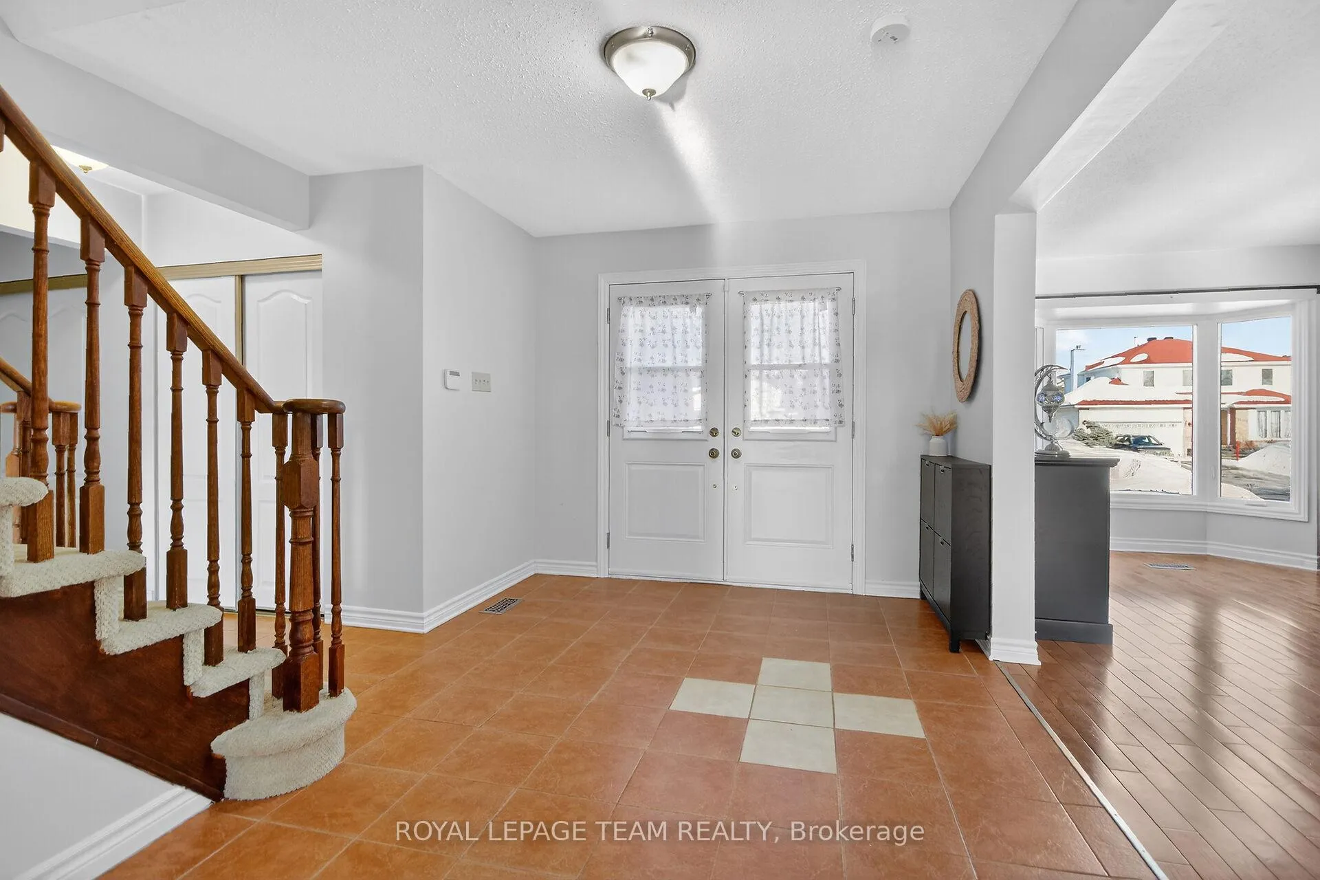 Photo 3 of 1604 Proulx Drive, Ottawa, Fallingbrook/Pineridge — HOMEH