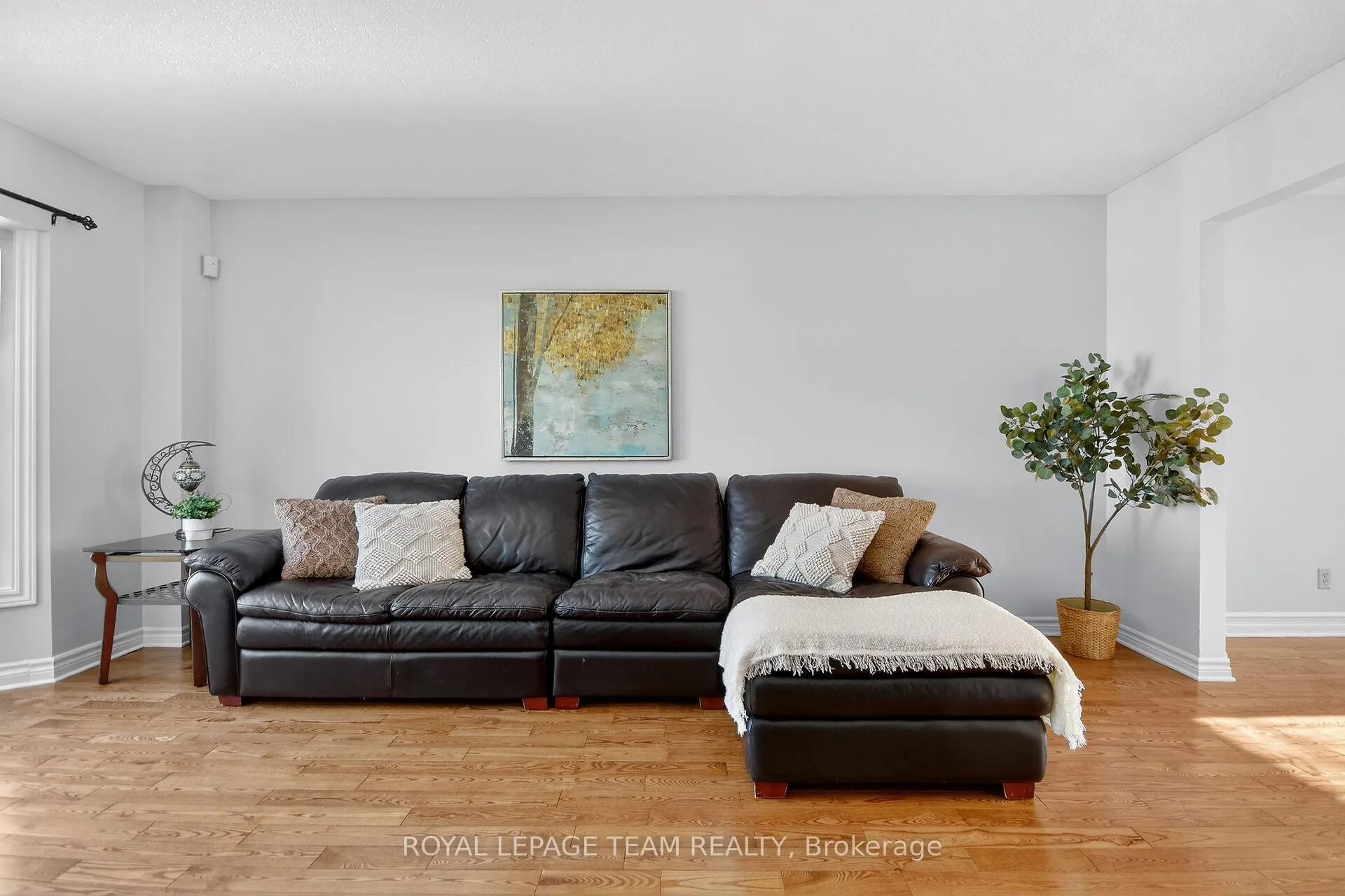 Photo 6 of 1604 Proulx Drive, Ottawa, Fallingbrook/Pineridge — HOMEH