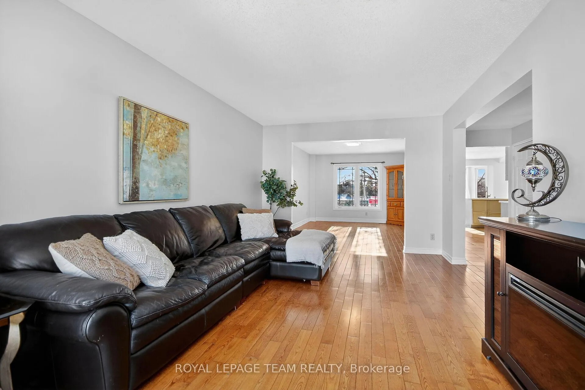 Photo 7 of 1604 Proulx Drive, Ottawa, Fallingbrook/Pineridge — HOMEH
