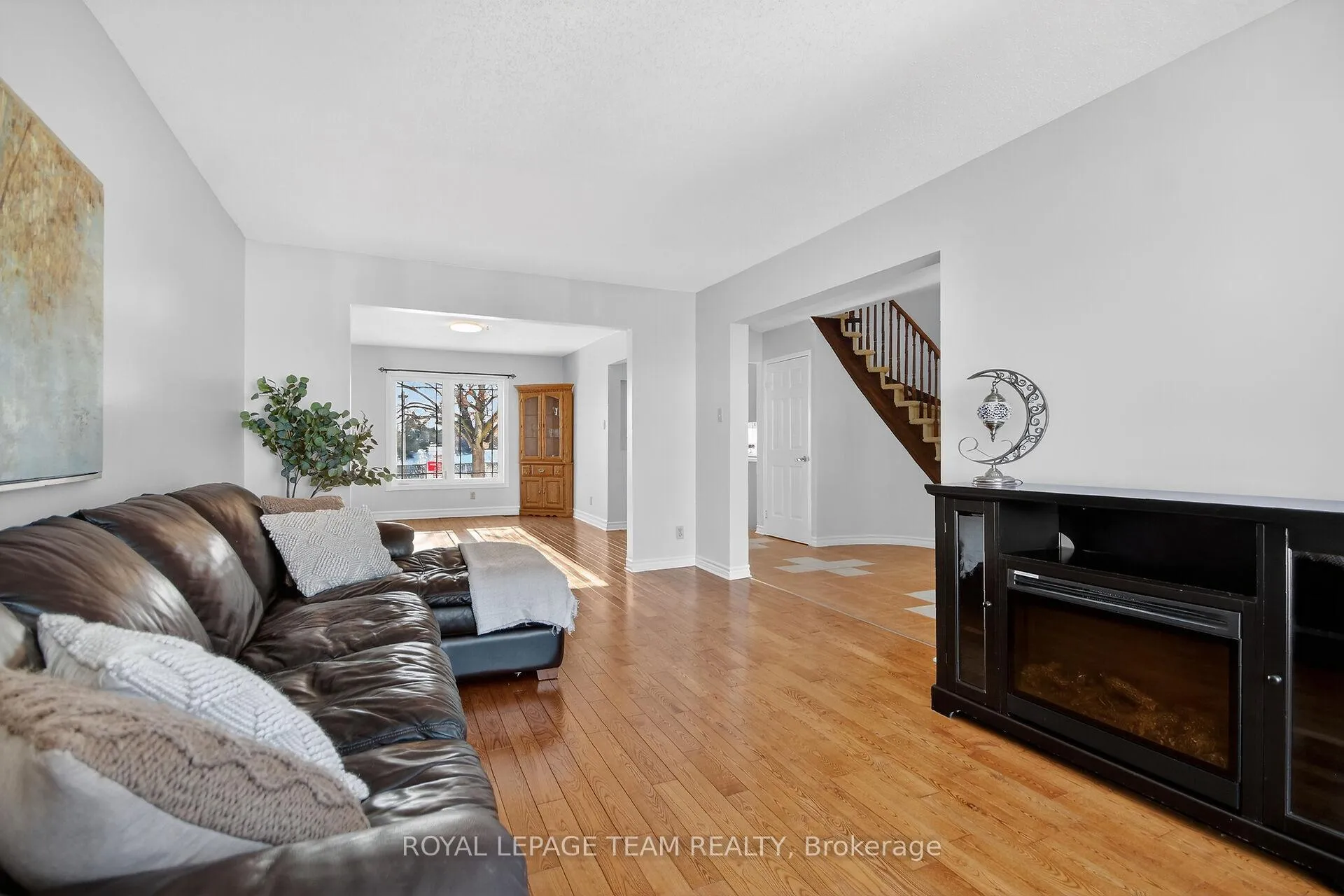Photo 8 of 1604 Proulx Drive, Ottawa, Fallingbrook/Pineridge — HOMEH