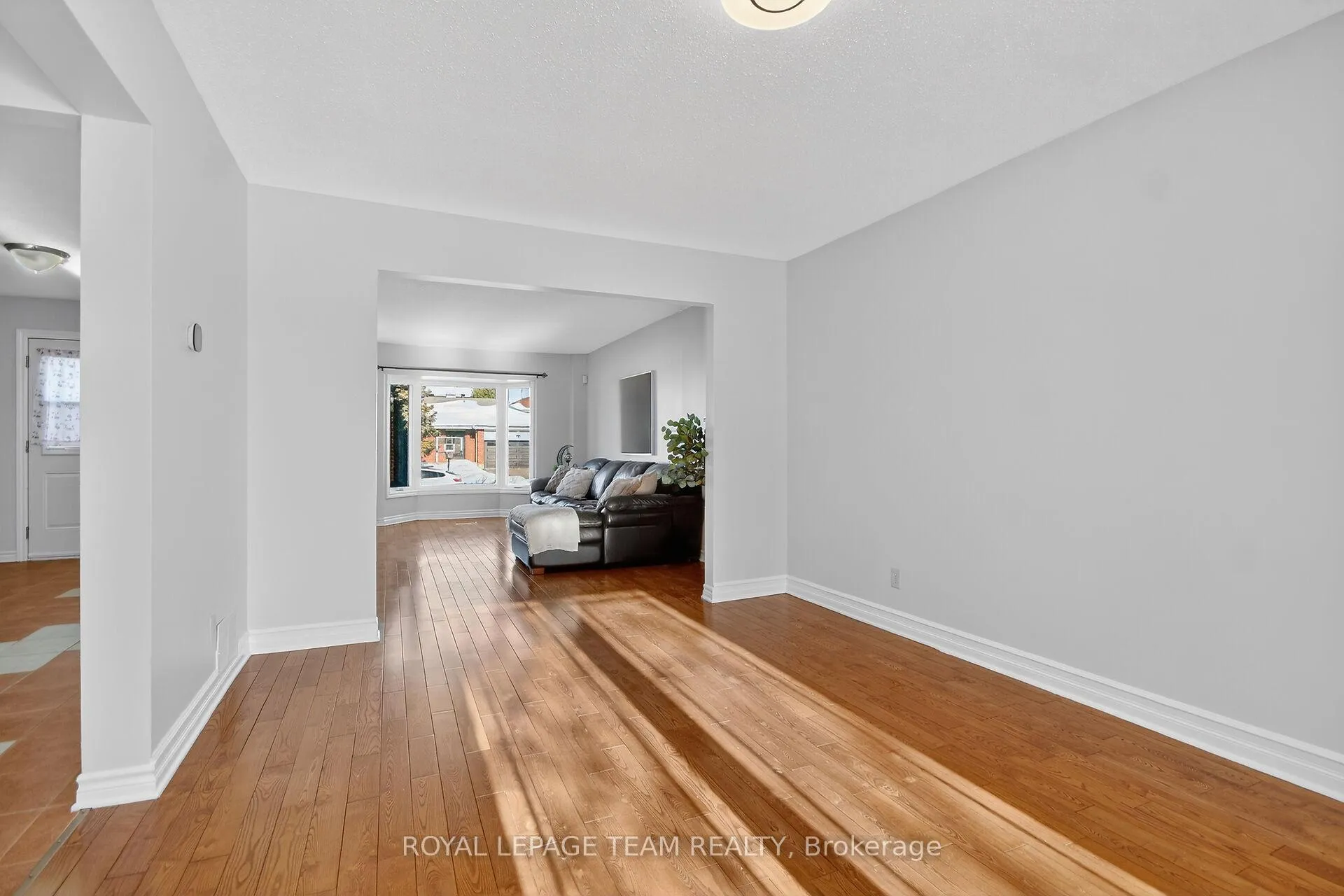 Photo 10 of 1604 Proulx Drive, Ottawa, Fallingbrook/Pineridge — HOMEH