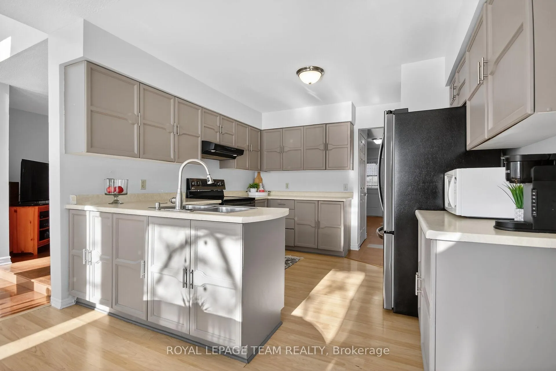Photo 12 of 1604 Proulx Drive, Ottawa, Fallingbrook/Pineridge — HOMEH