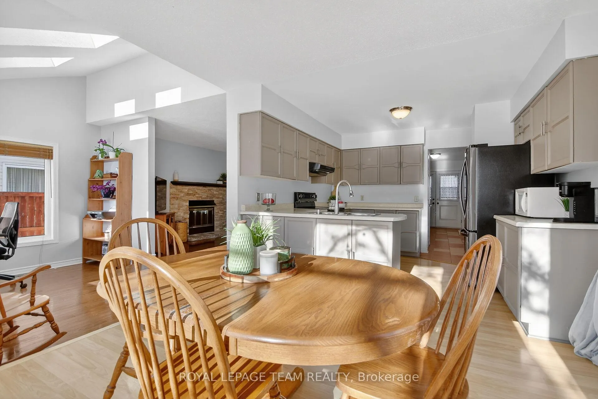Photo 14 of 1604 Proulx Drive, Ottawa, Fallingbrook/Pineridge — HOMEH
