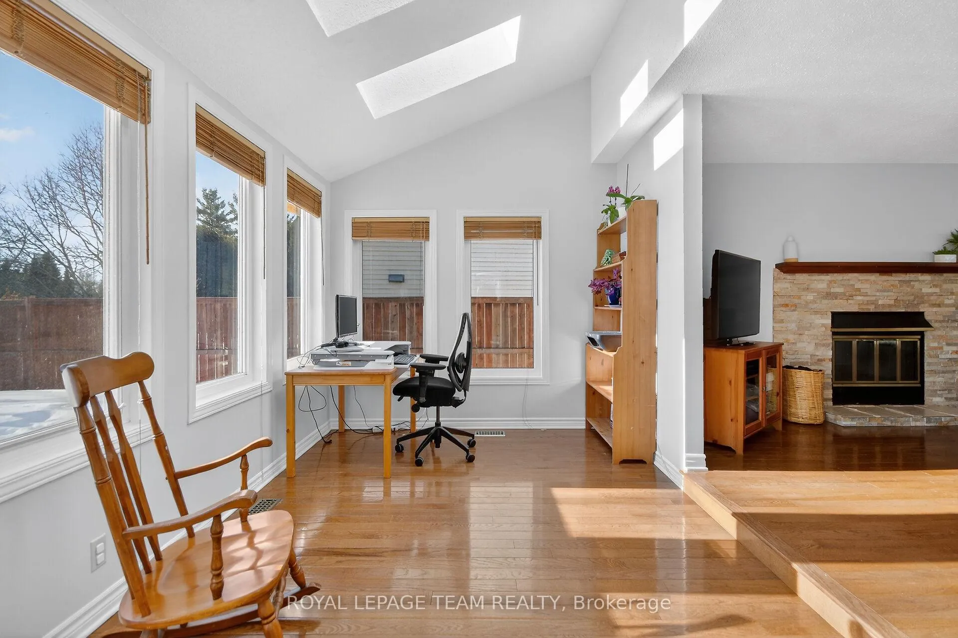 Photo 15 of 1604 Proulx Drive, Ottawa, Fallingbrook/Pineridge — HOMEH
