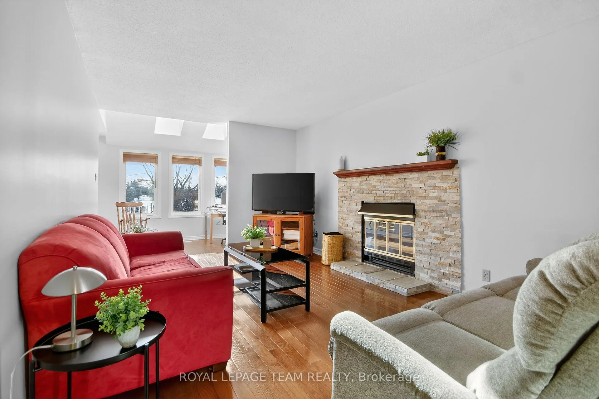 Photo 17 of 1604 Proulx Drive, Ottawa, Fallingbrook/Pineridge — HOMEH