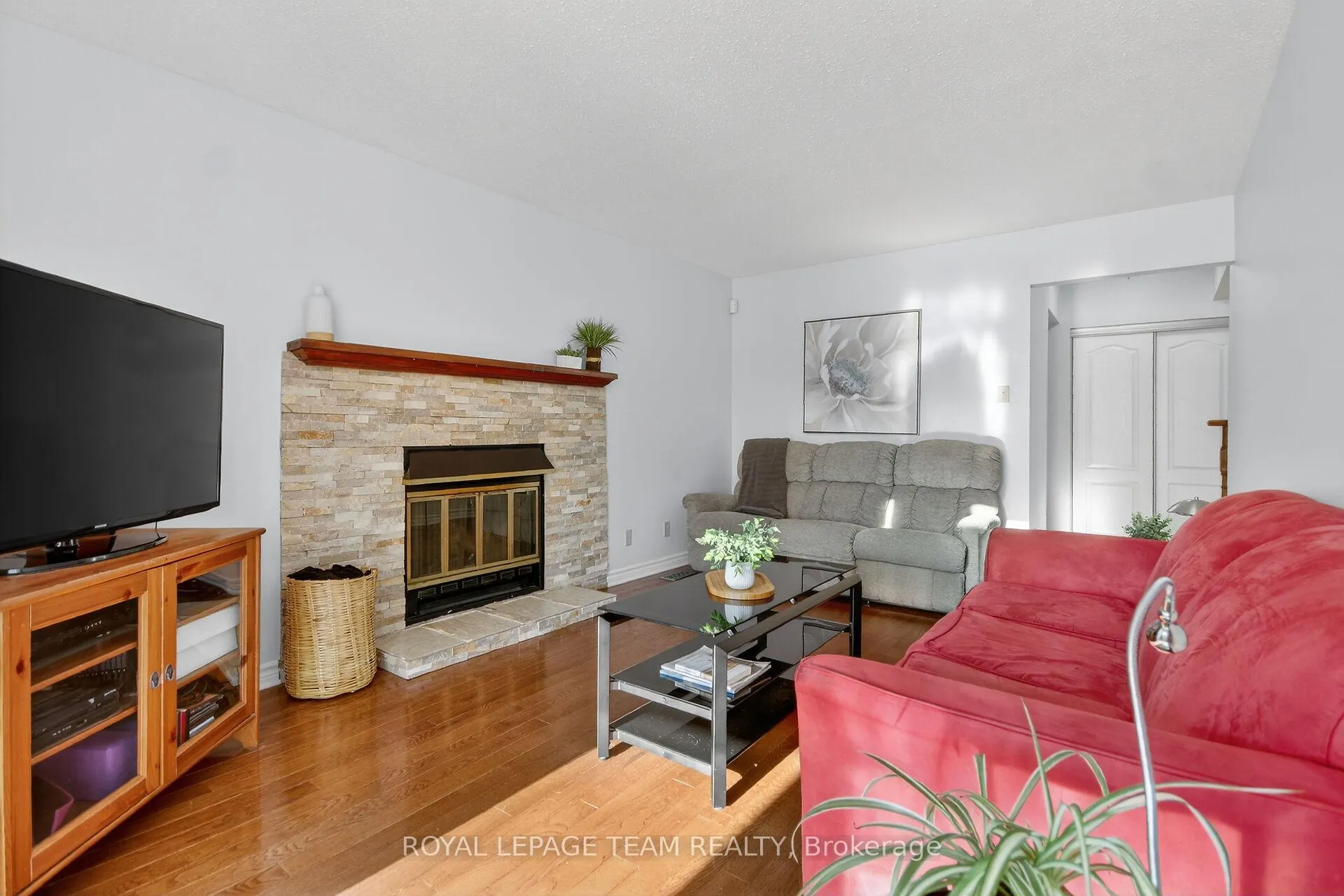 Photo 18 of 1604 Proulx Drive, Ottawa, Fallingbrook/Pineridge — HOMEH