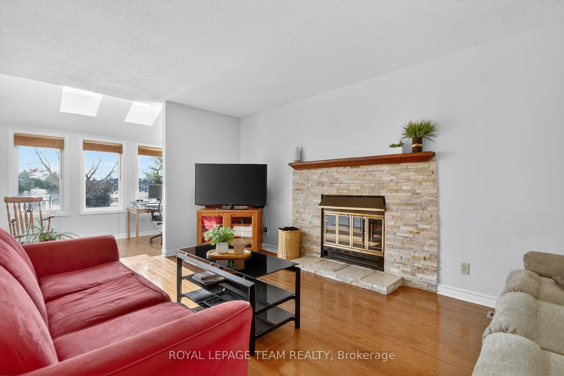 Photo 19 of 1604 Proulx Drive, Ottawa, Fallingbrook/Pineridge — HOMEH