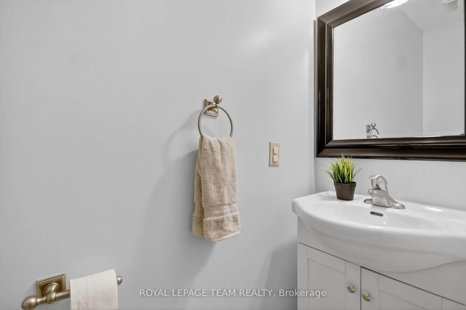 Photo 20 of 1604 Proulx Drive, Ottawa, Fallingbrook/Pineridge — HOMEH