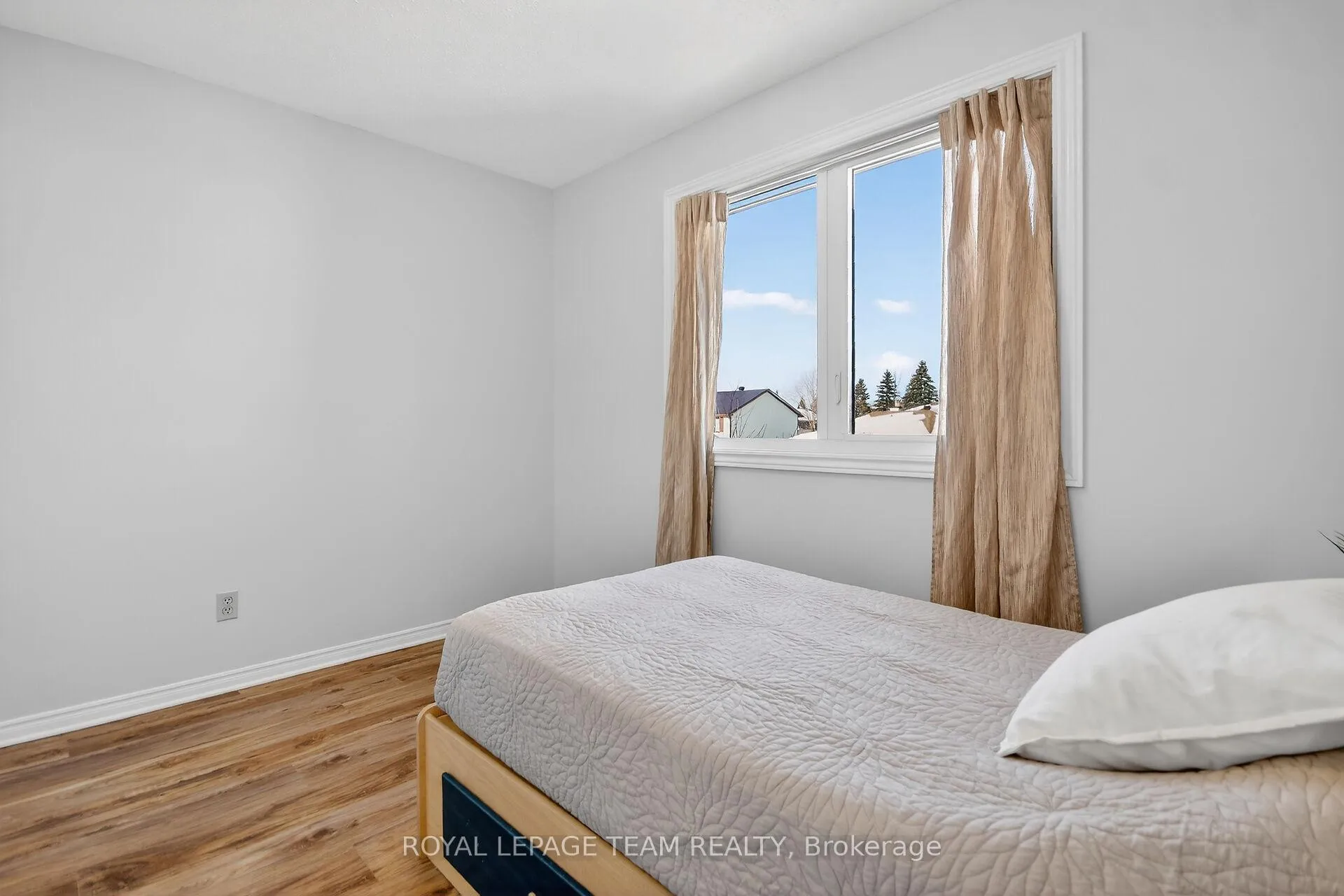 Photo 29 of 1604 Proulx Drive, Ottawa, Fallingbrook/Pineridge — HOMEH