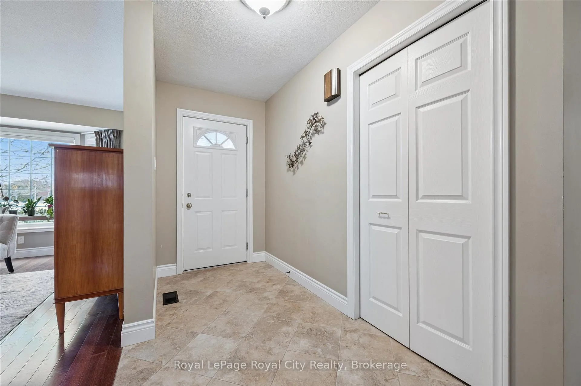 Photo 2 of 1 Quail Creek Drive, Guelph, Kortright Hills — HOMEH
