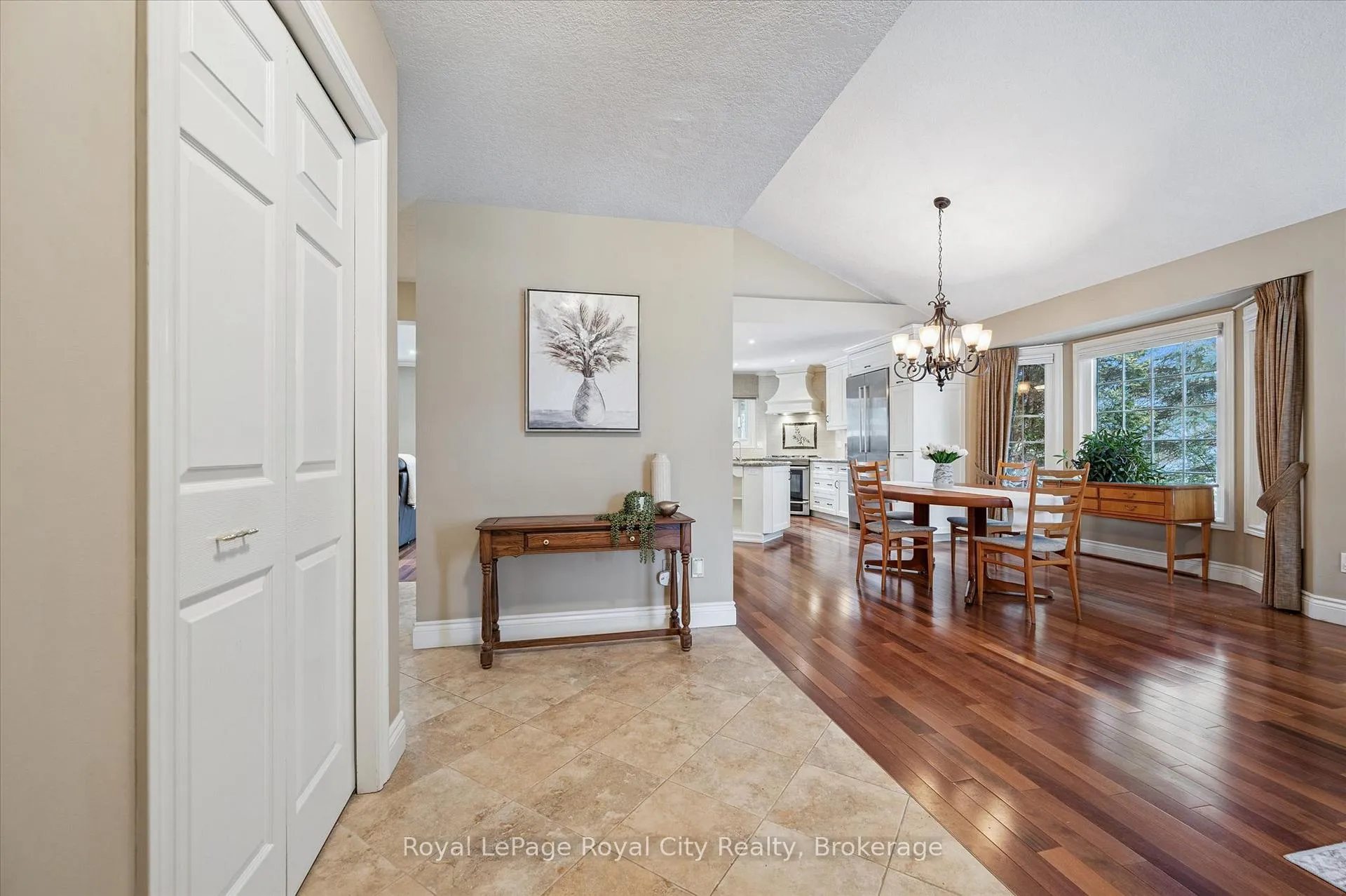 Photo 3 of 1 Quail Creek Drive, Guelph, Kortright Hills — HOMEH