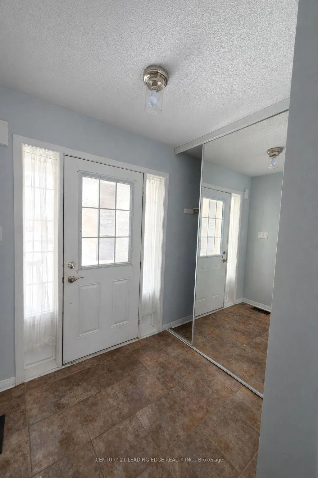 Photo 2 of 1523 Glenbourne Drive, Oshawa, Pinecrest — HOMEH