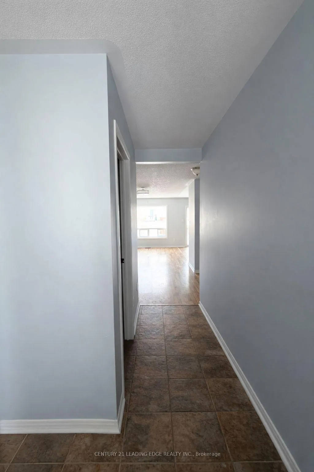 Photo 3 of 1523 Glenbourne Drive, Oshawa, Pinecrest — HOMEH