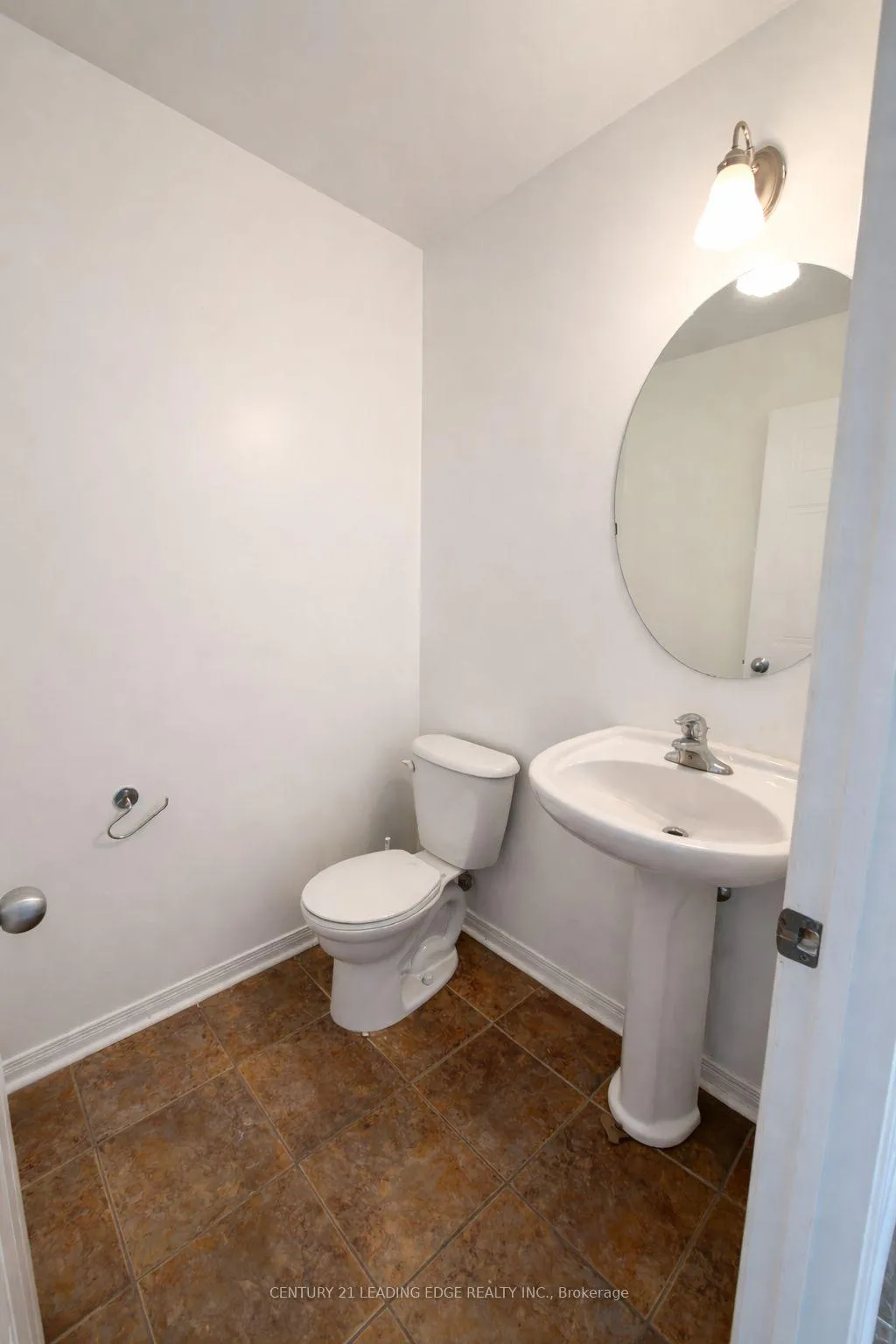 Photo 7 of 1523 Glenbourne Drive, Oshawa, Pinecrest — HOMEH