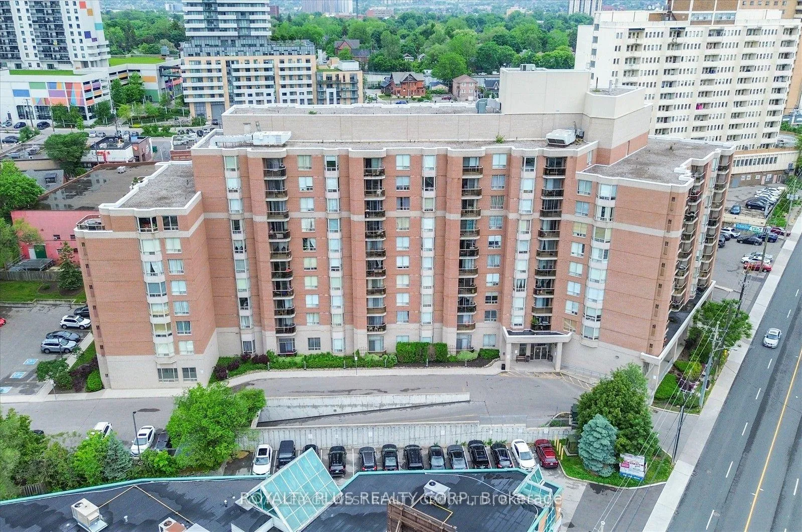 Front of Unit 812, 2088 Lawrence Avenue W