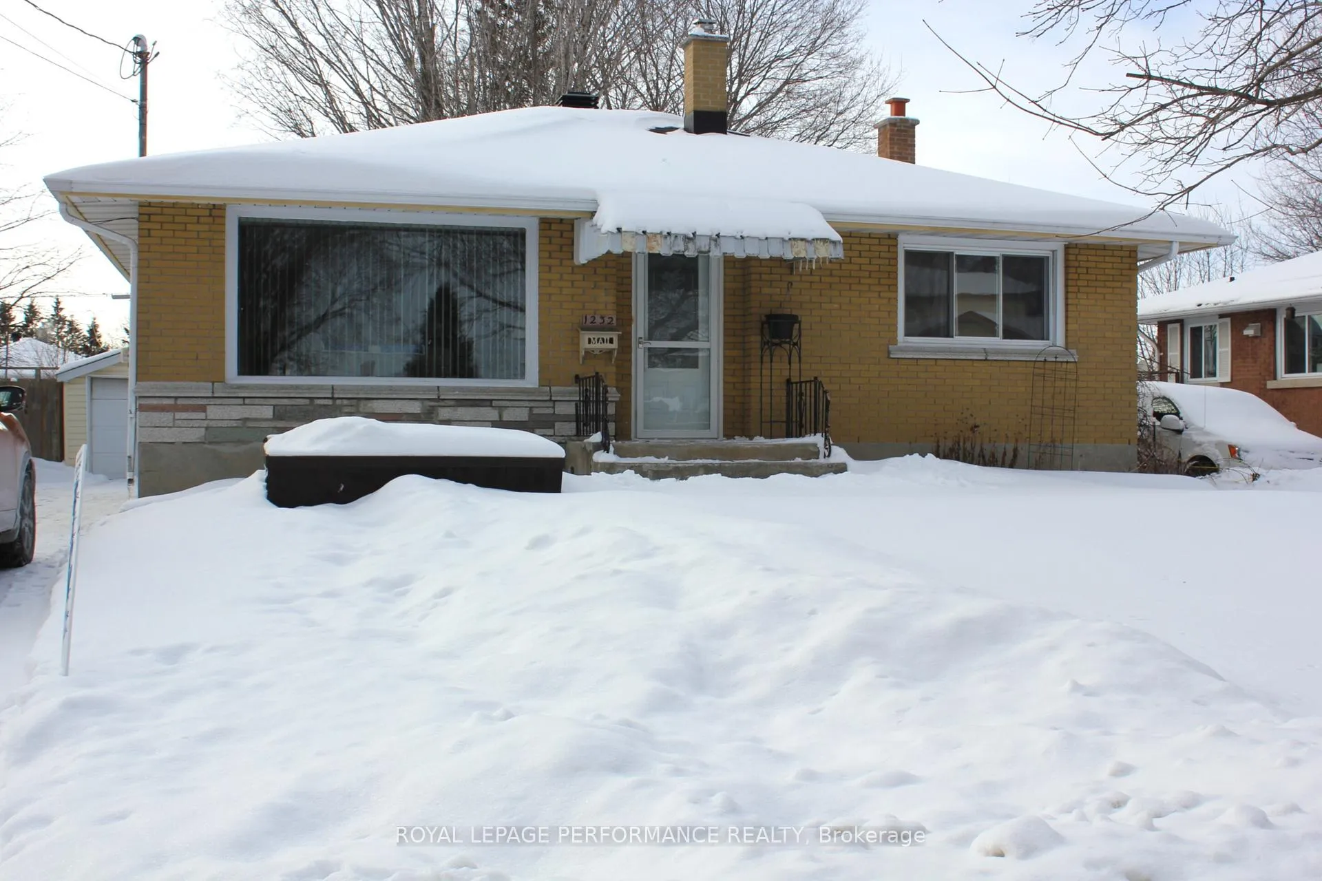 Photo 2 of 1232 Daly Avenue, Cornwall — HOMEH