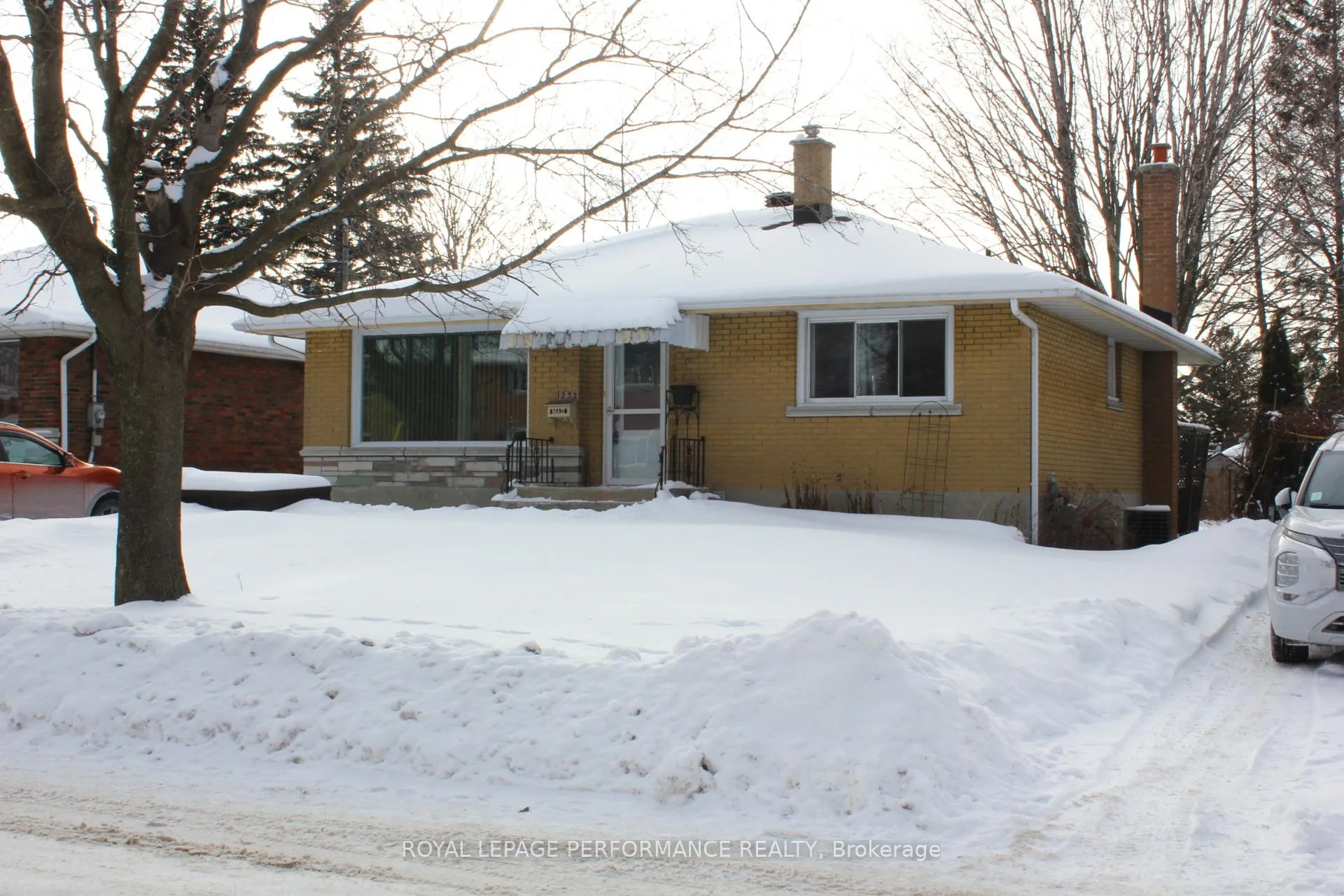 Photo 3 of 1232 Daly Avenue, Cornwall — HOMEH