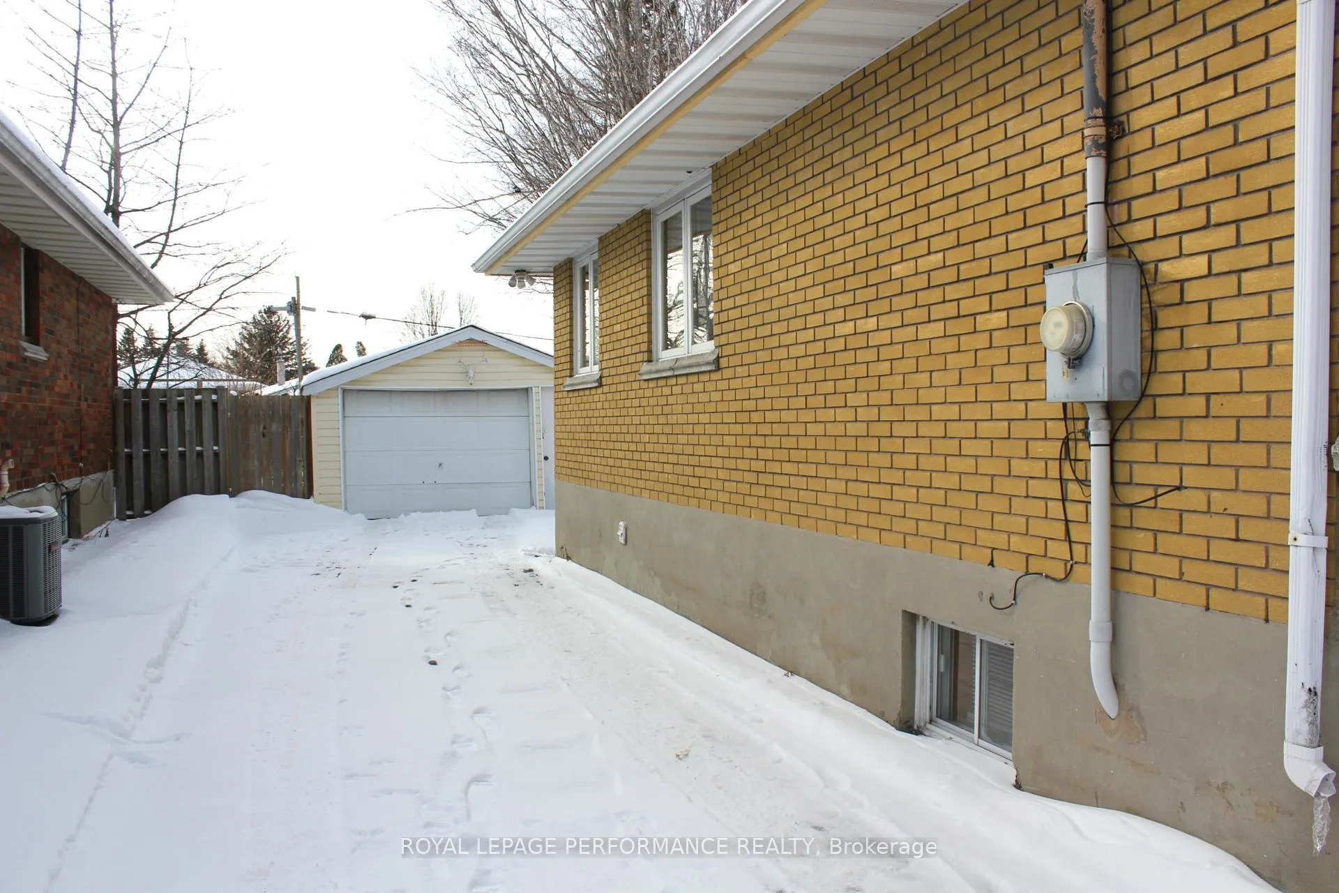 Photo 4 of 1232 Daly Avenue, Cornwall — HOMEH