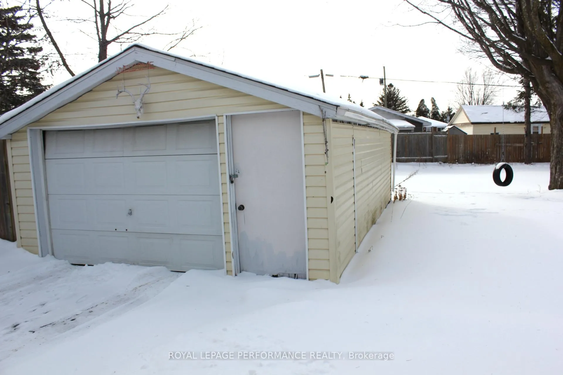 Photo 5 of 1232 Daly Avenue, Cornwall — HOMEH