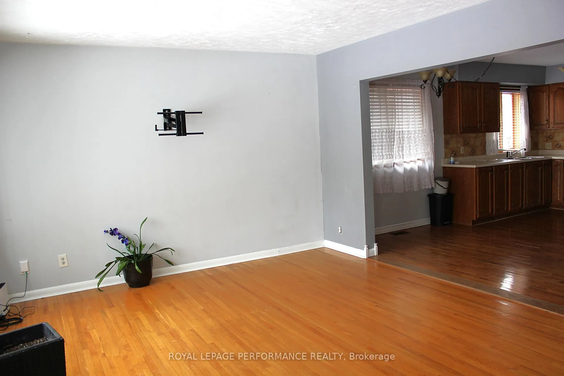 Photo 10 of 1232 Daly Avenue, Cornwall — HOMEH