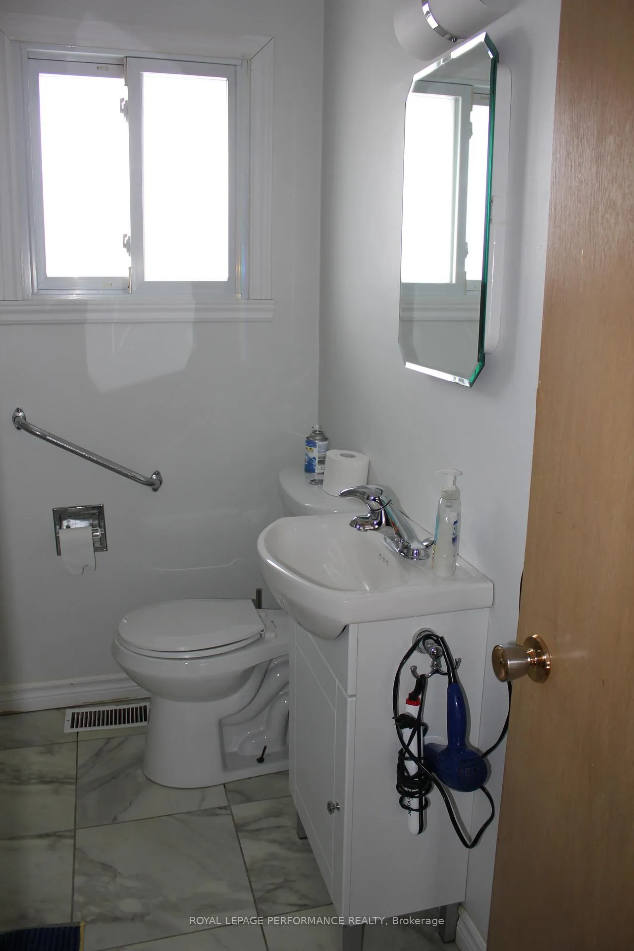 Photo 18 of 1232 Daly Avenue, Cornwall — HOMEH