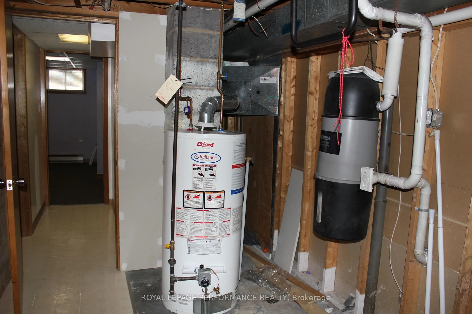 Photo 33 of 1232 Daly Avenue, Cornwall — HOMEH