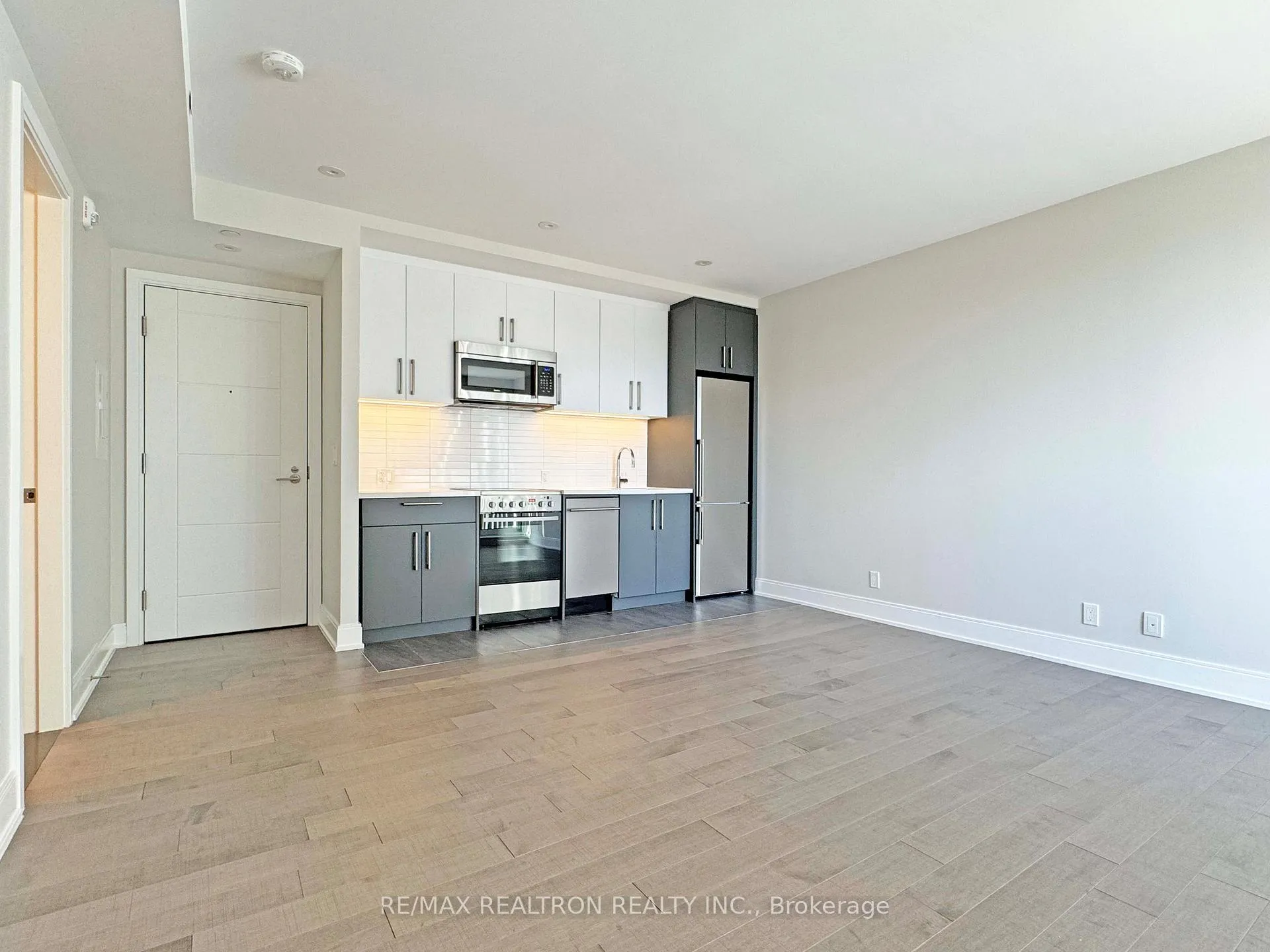 Photo 3 of Unit 407, 11 Walmer Road, Toronto, The Annex — HOMEH
