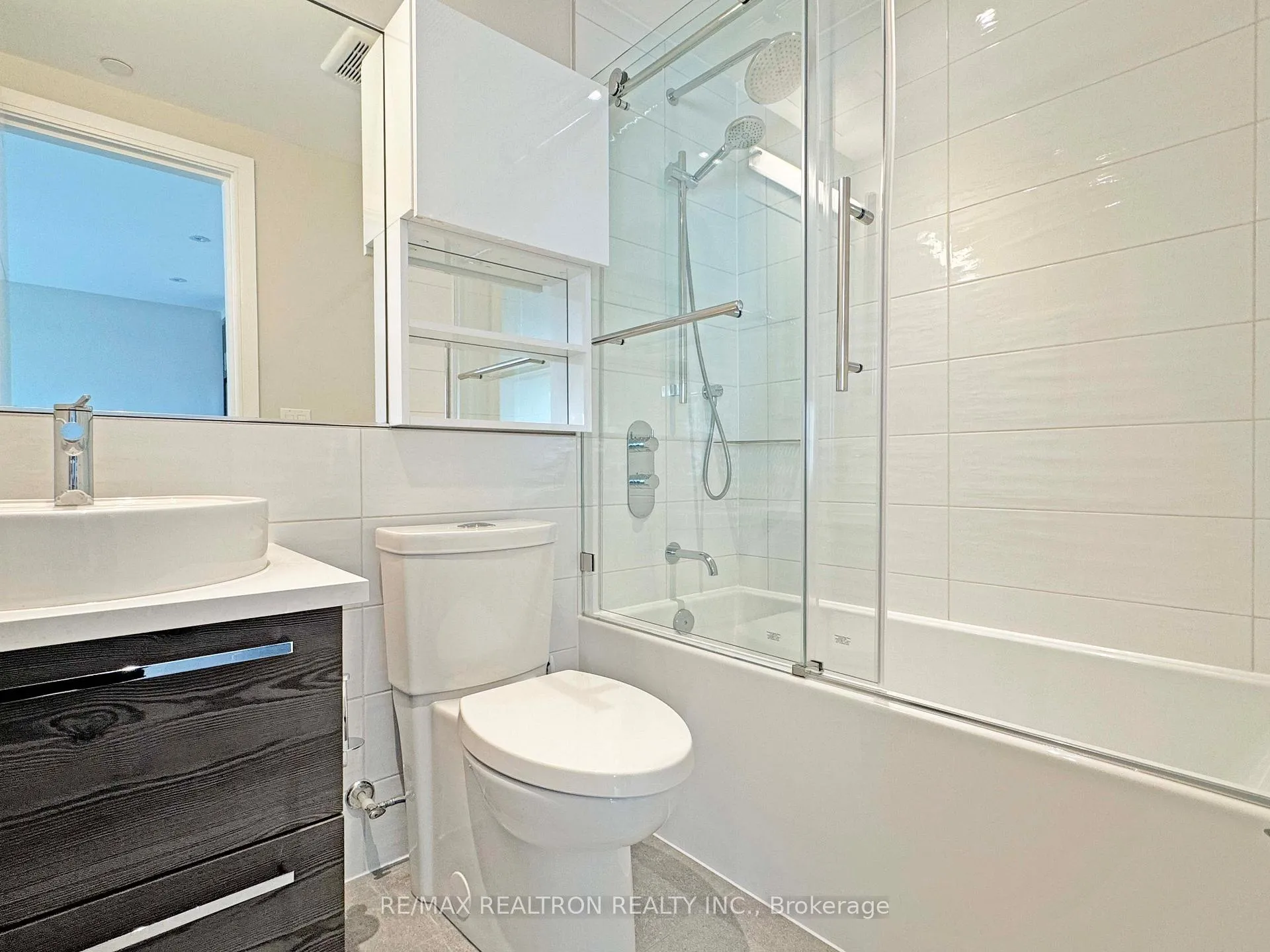 Photo 6 of Unit 407, 11 Walmer Road, Toronto, The Annex — HOMEH